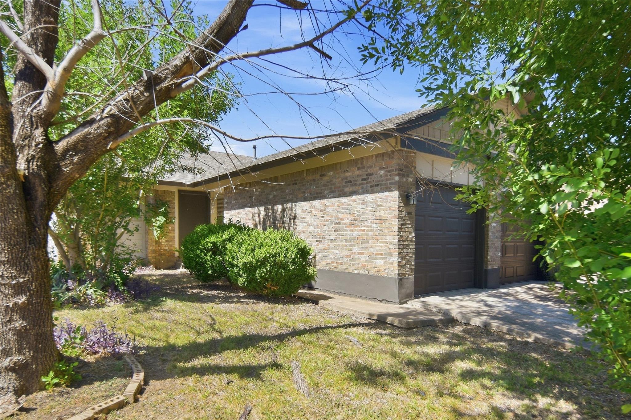 1918 Nicole Cir #b Property Photo 1