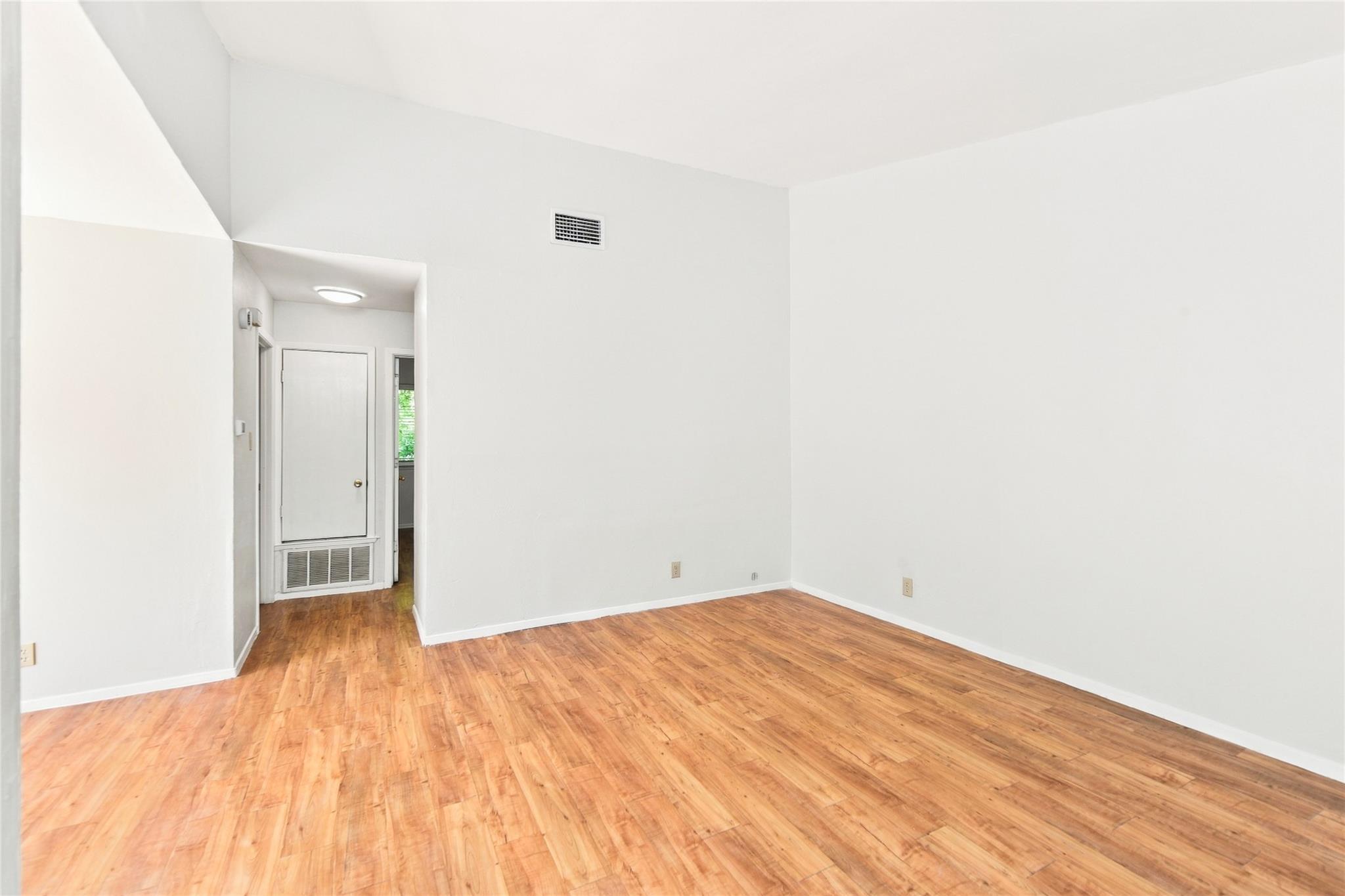 1918 Nicole Cir #b Property Photo 8