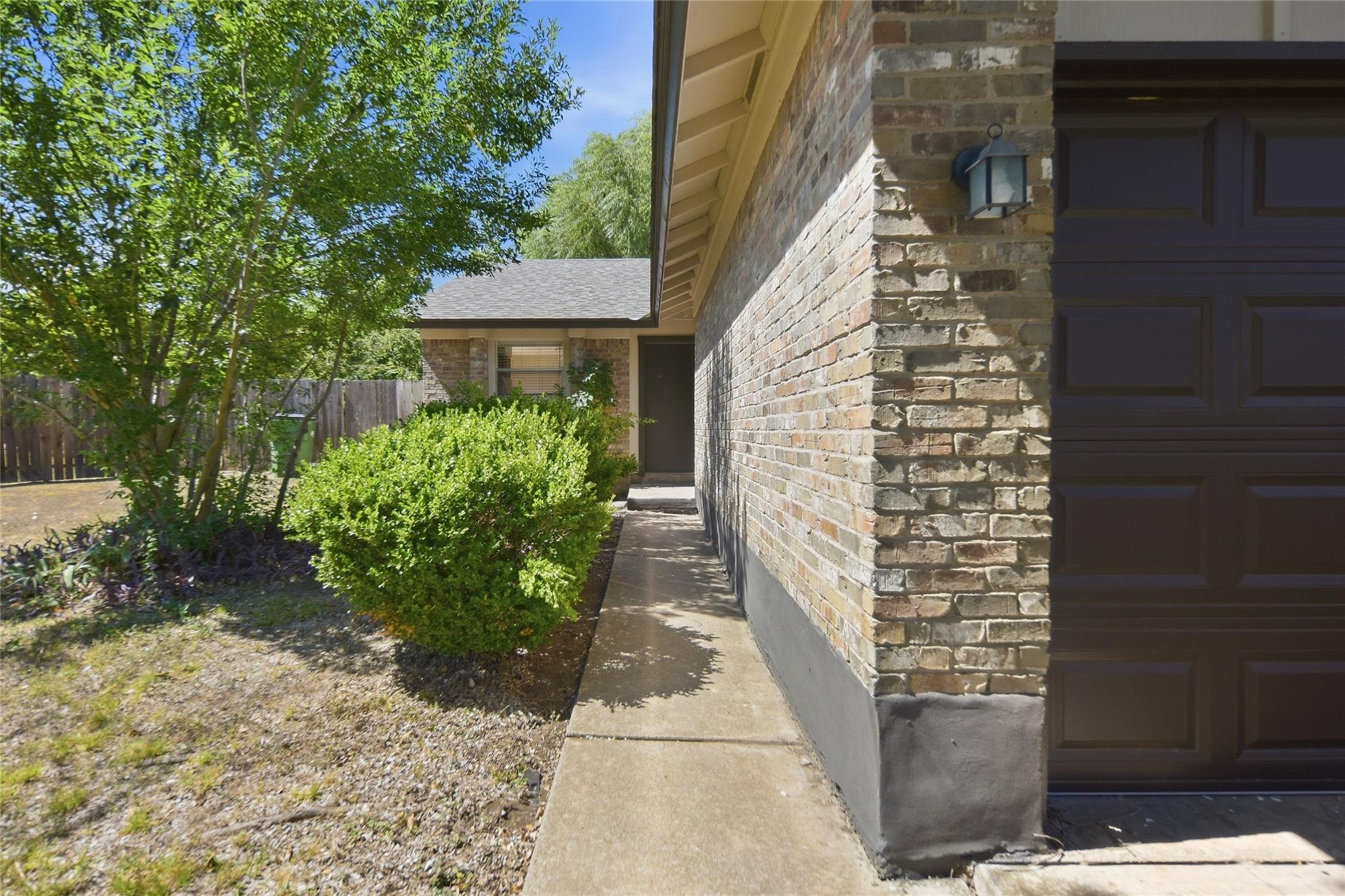 1918 Nicole Cir #b Property Photo 15