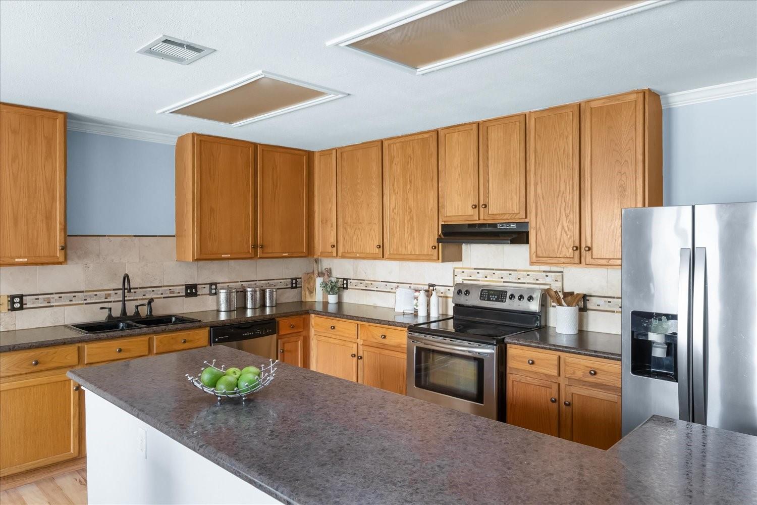 1811 Continental Pass Property Photo 11