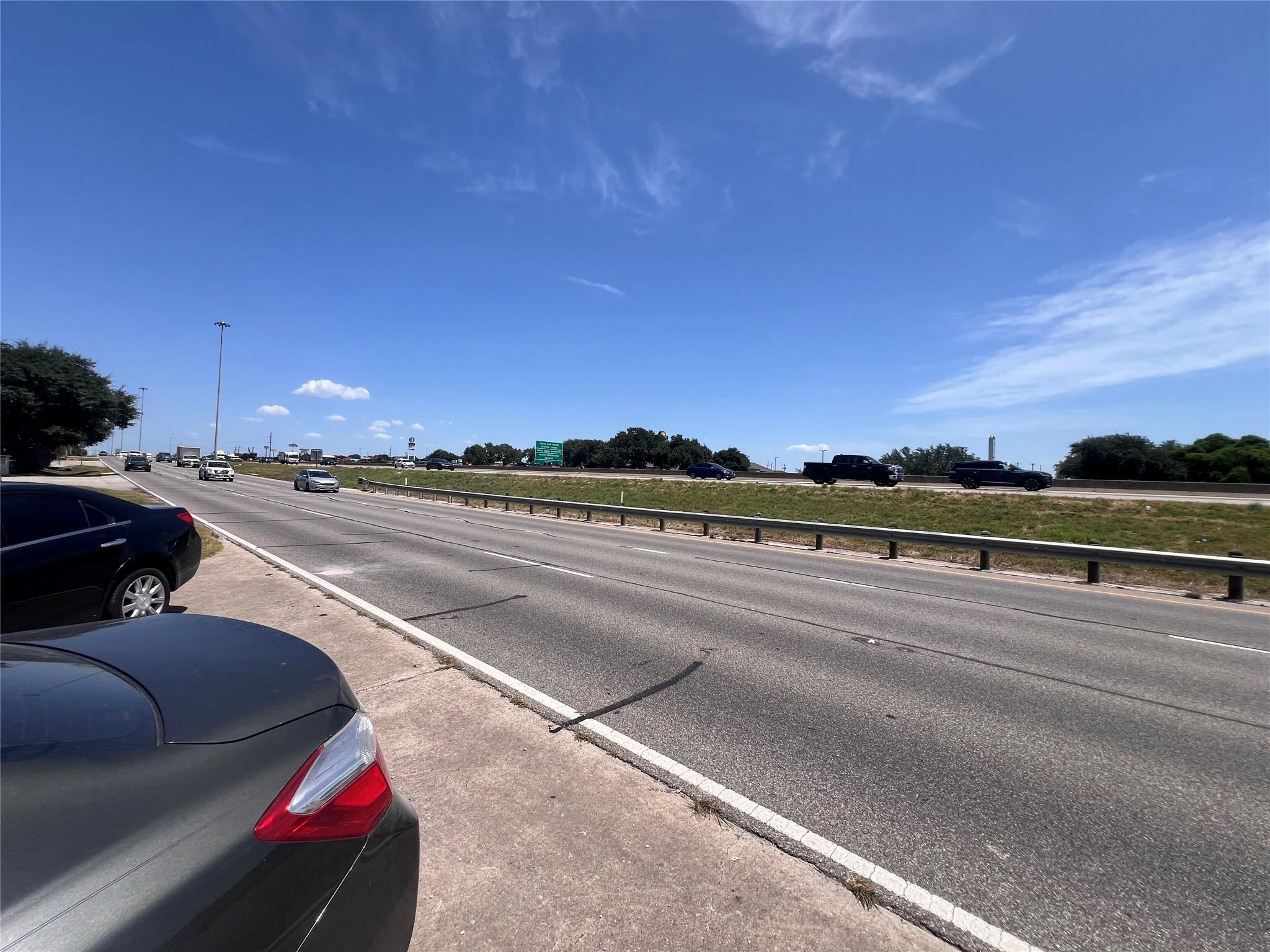 1700 N Interstate 35 Hwy Property Photo 2