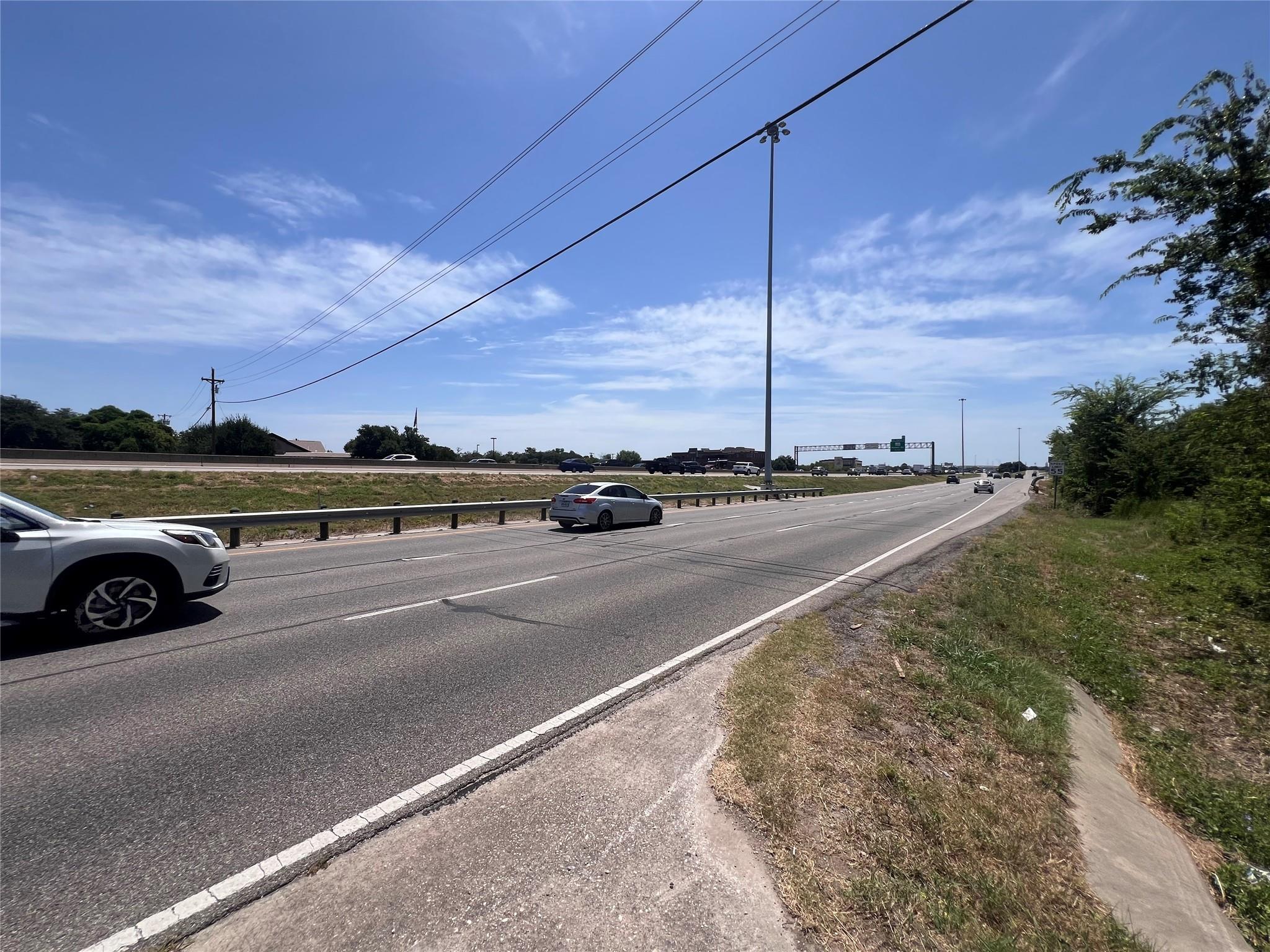 1700 N Interstate 35 Hwy Property Photo 3