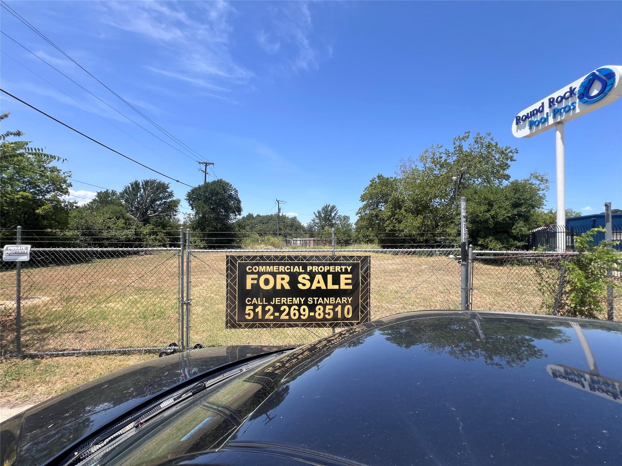 1700 N Interstate 35 Hwy Property Photo 4