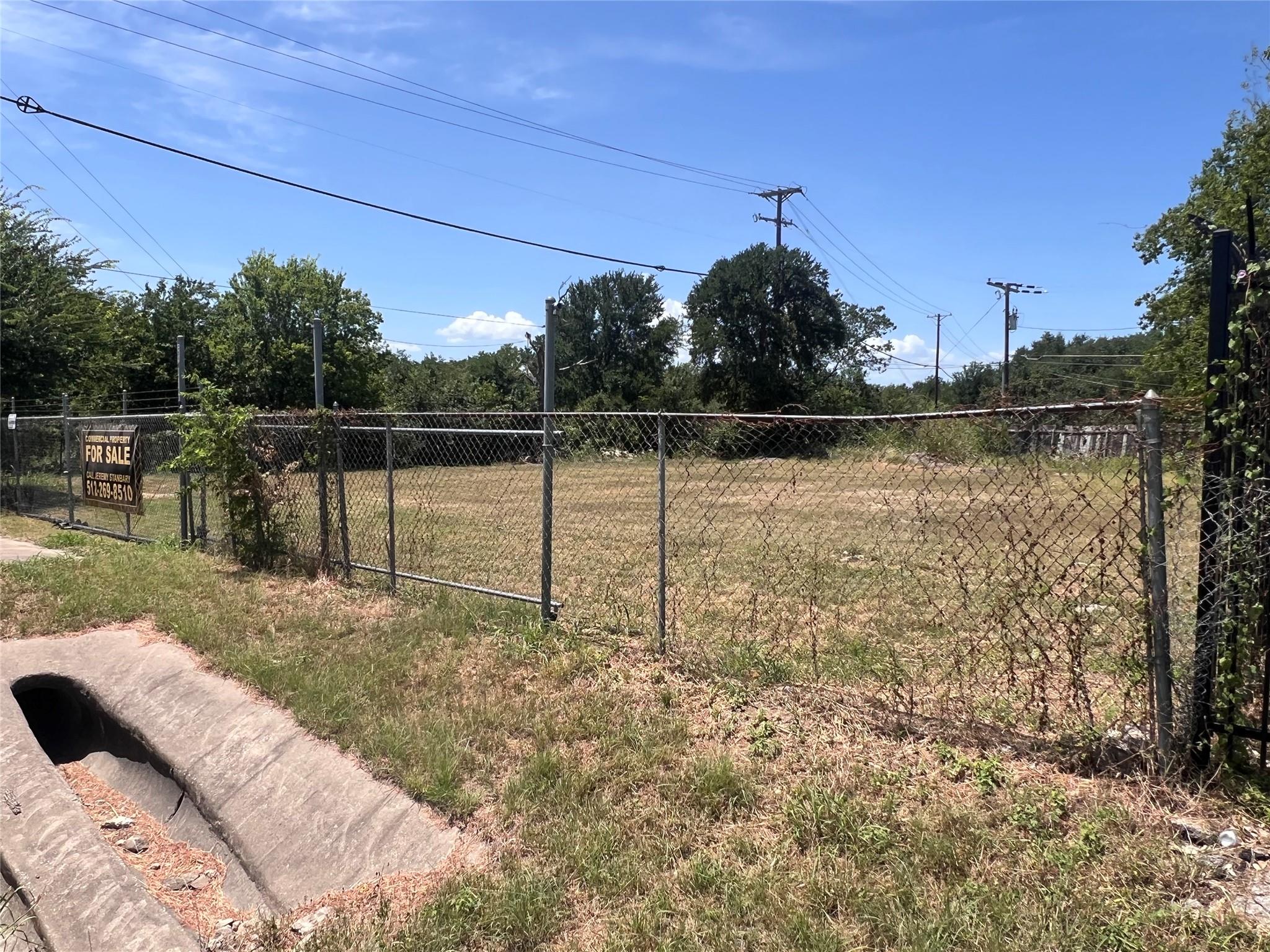 1700 N Interstate 35 Hwy Property Photo 5