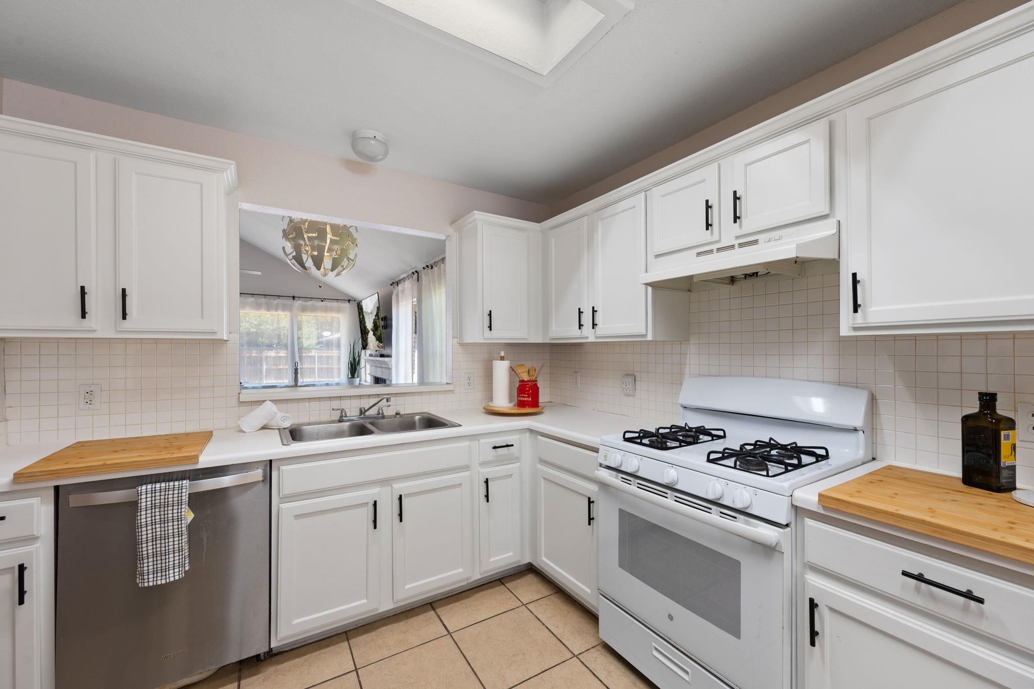 1606 Academy Pl Property Photo 9