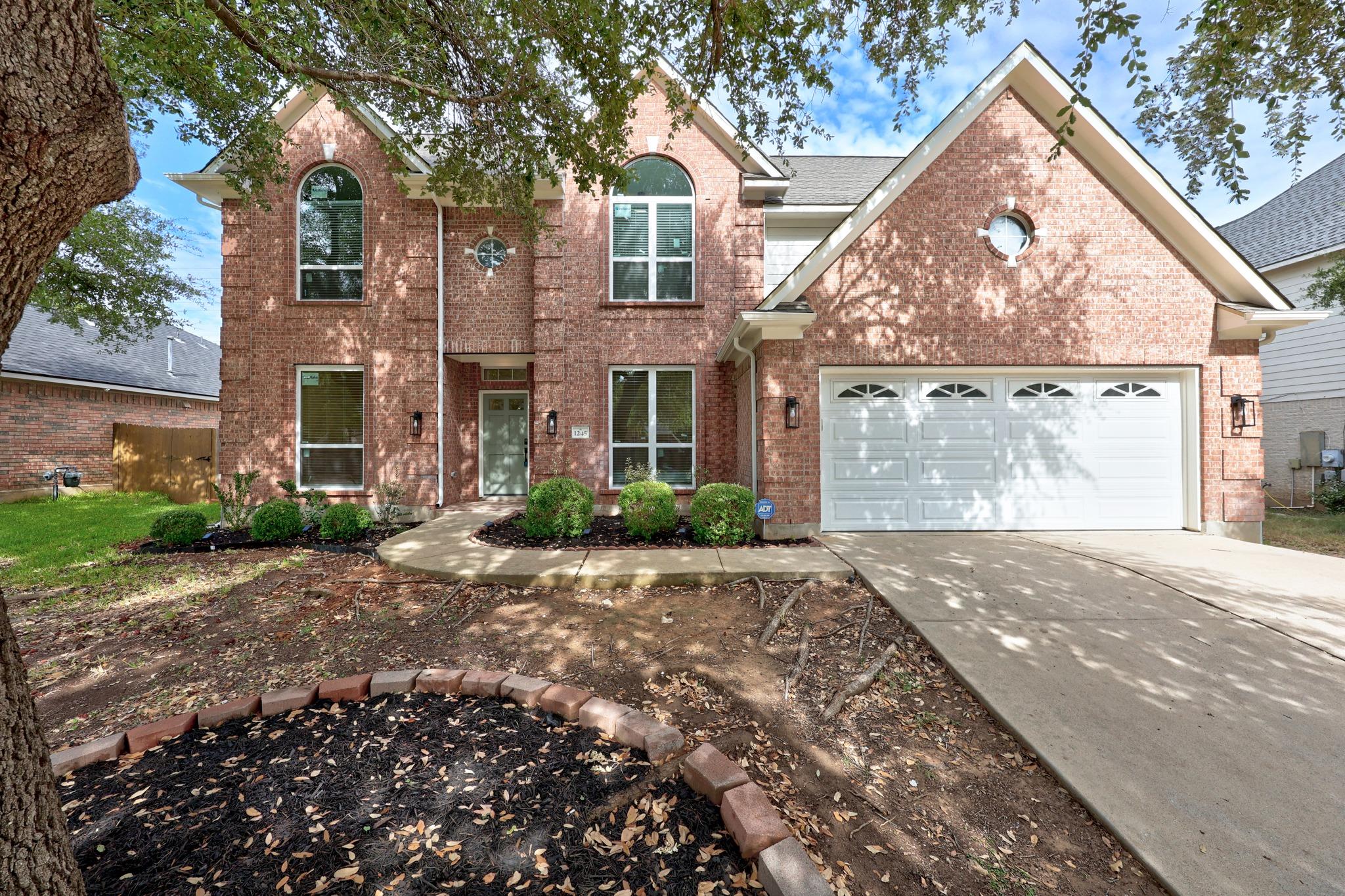 1245 Lacey Oak Loop Property Photo 3
