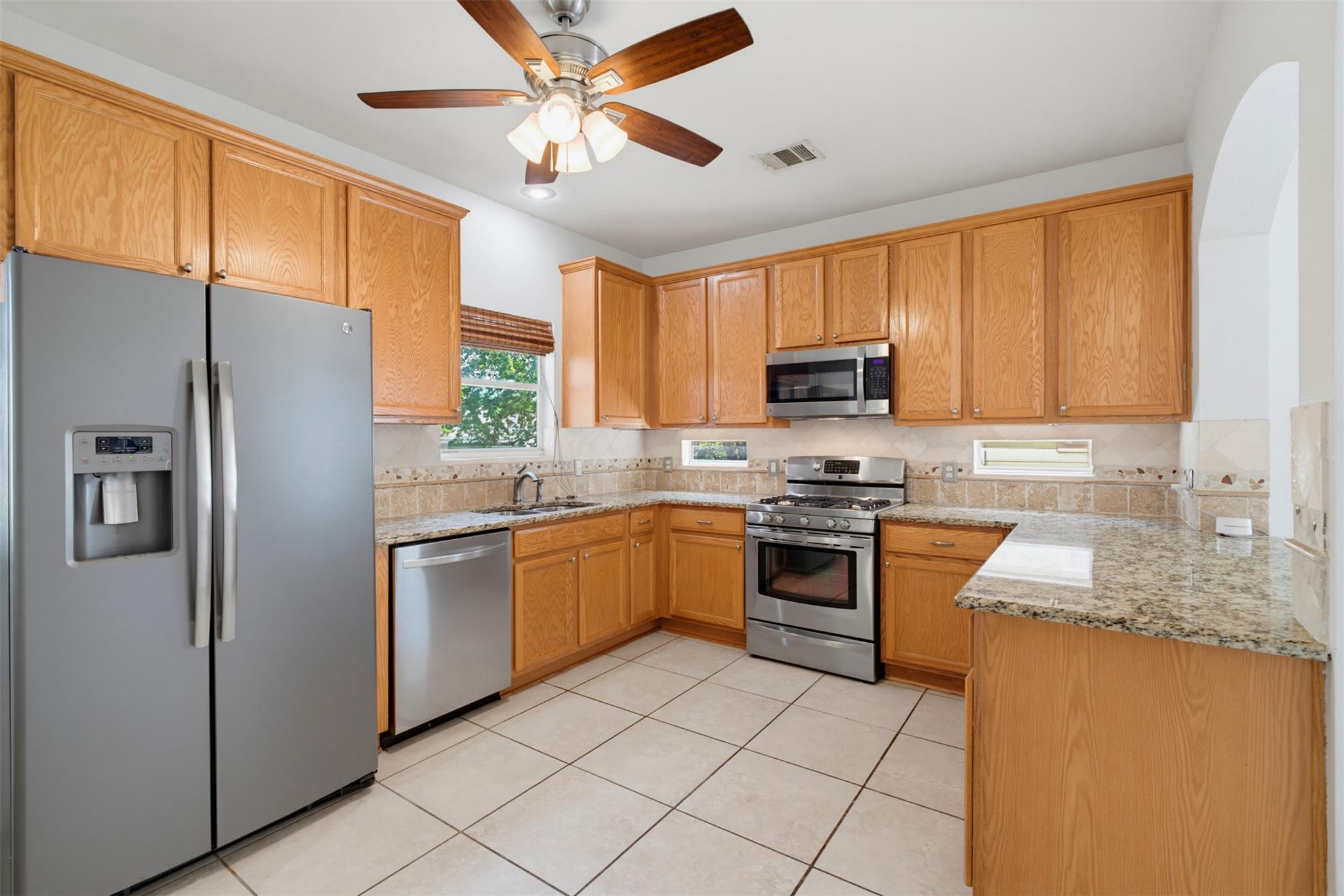 2110 Keepsake Dr Property Photo 4