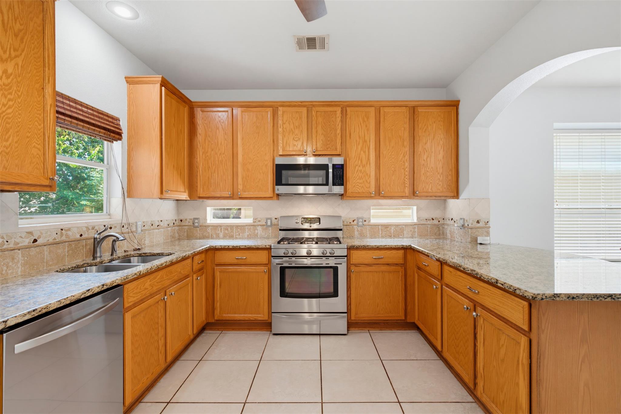 2110 Keepsake Dr Property Photo 5