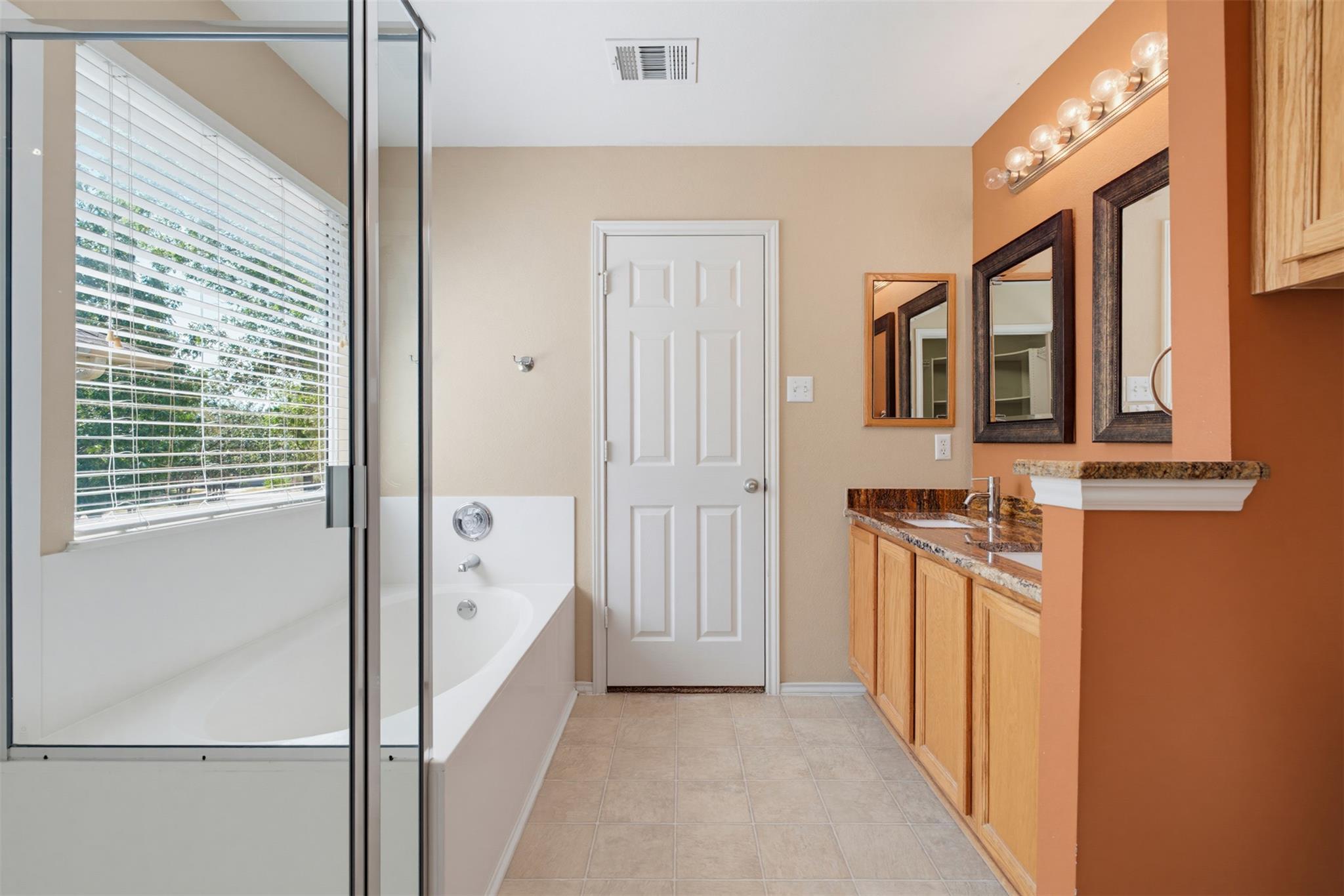 2110 Keepsake Dr Property Photo 8
