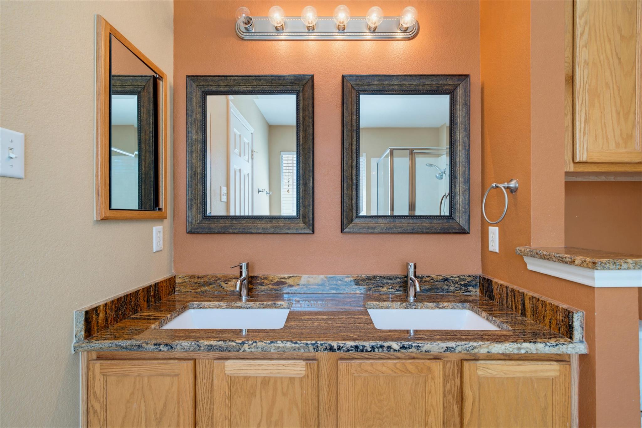 2110 Keepsake Dr Property Photo 11