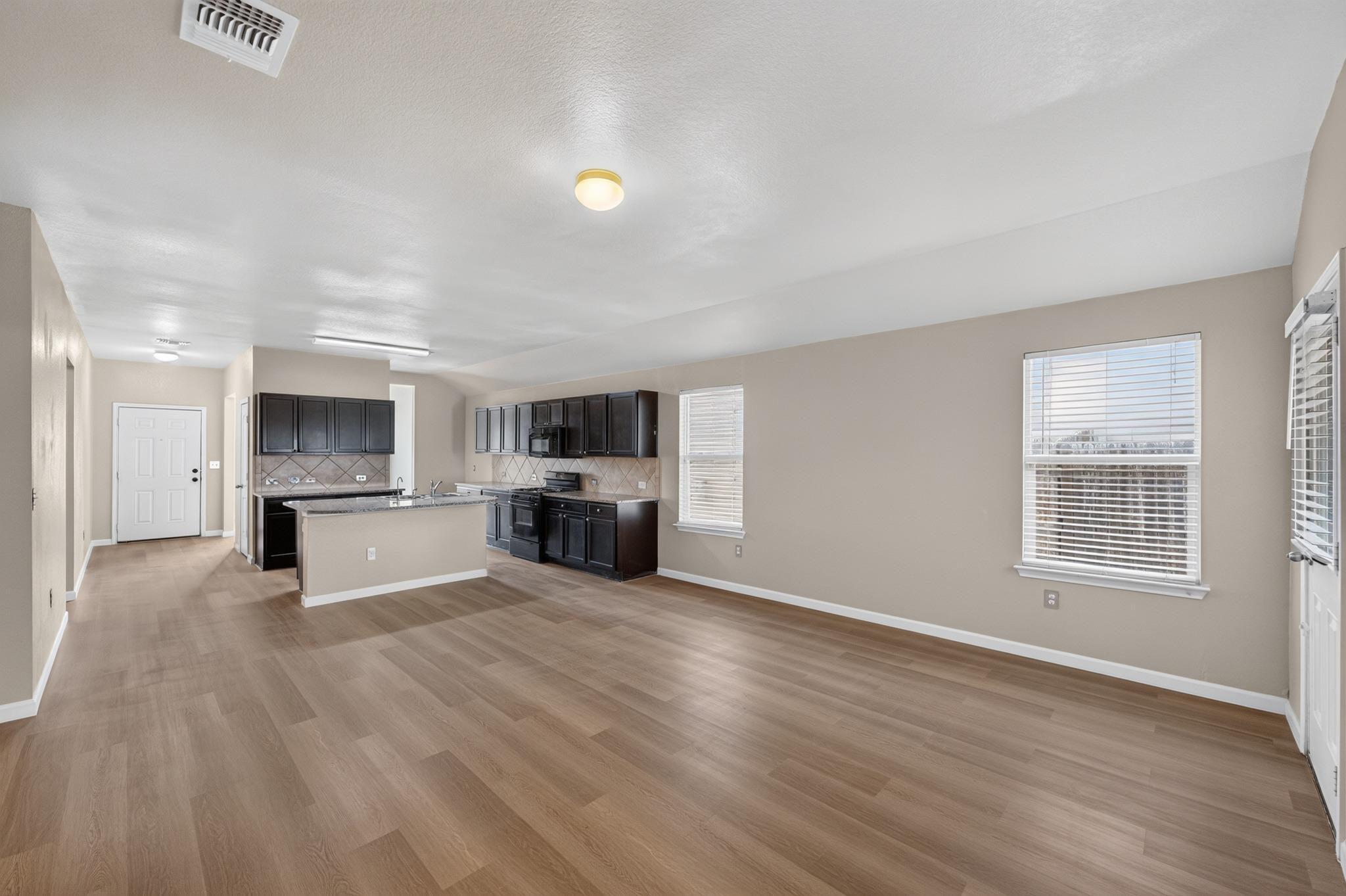 19021 Great Falls Dr Property Photo 3