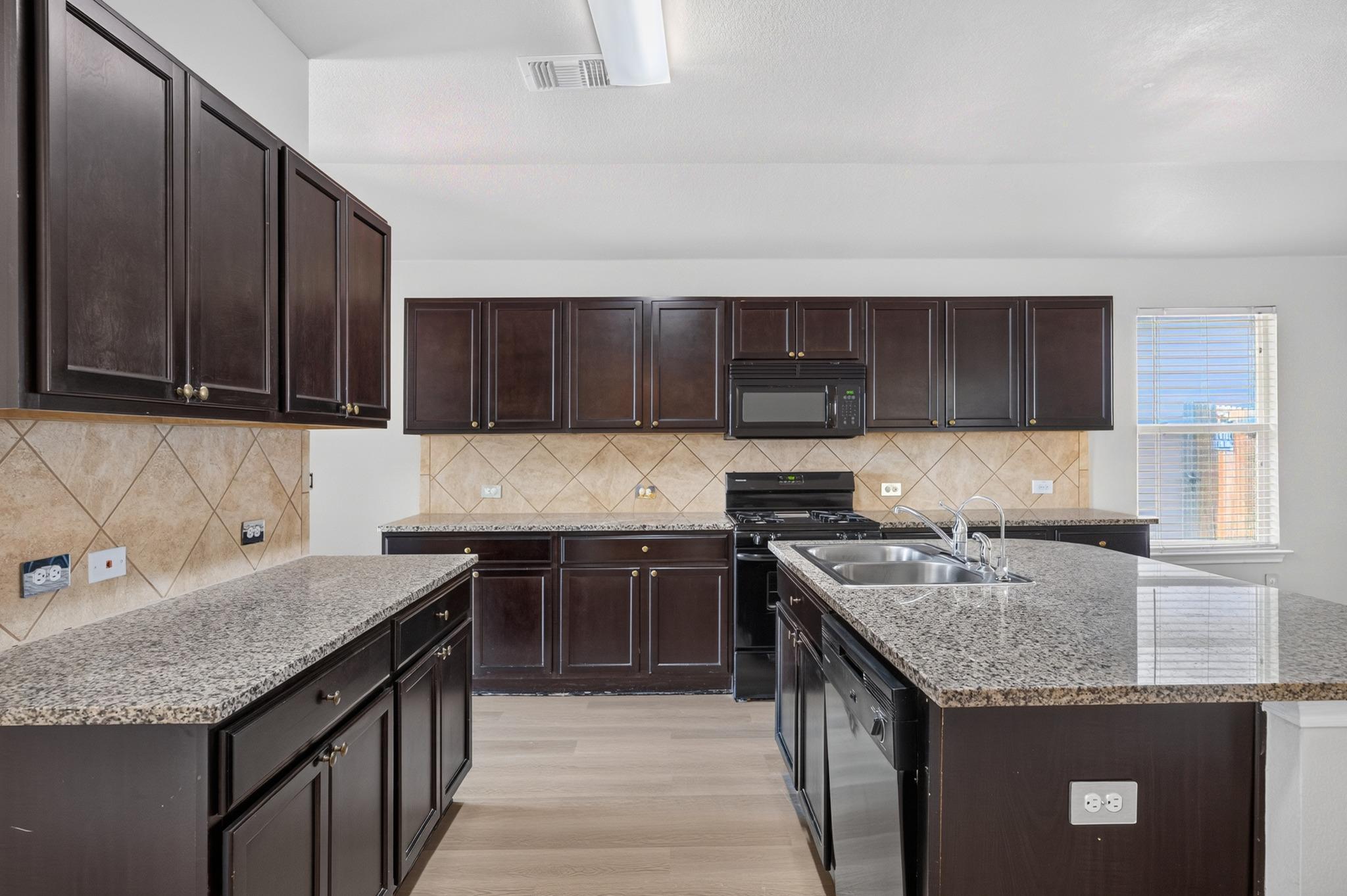 19021 Great Falls Dr Property Photo 5