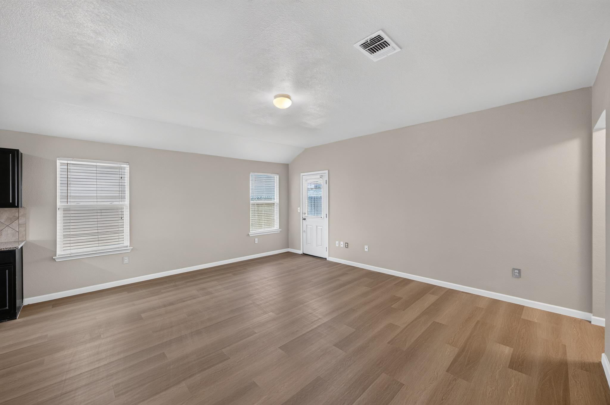 19021 Great Falls Dr Property Photo 6