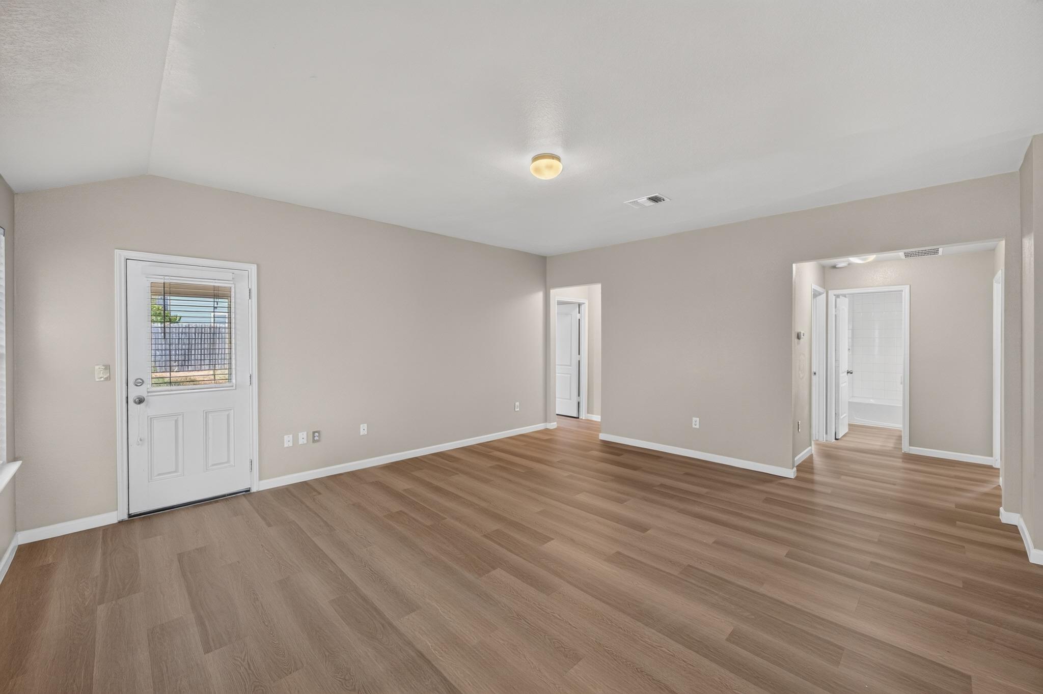 19021 Great Falls Dr Property Photo 7