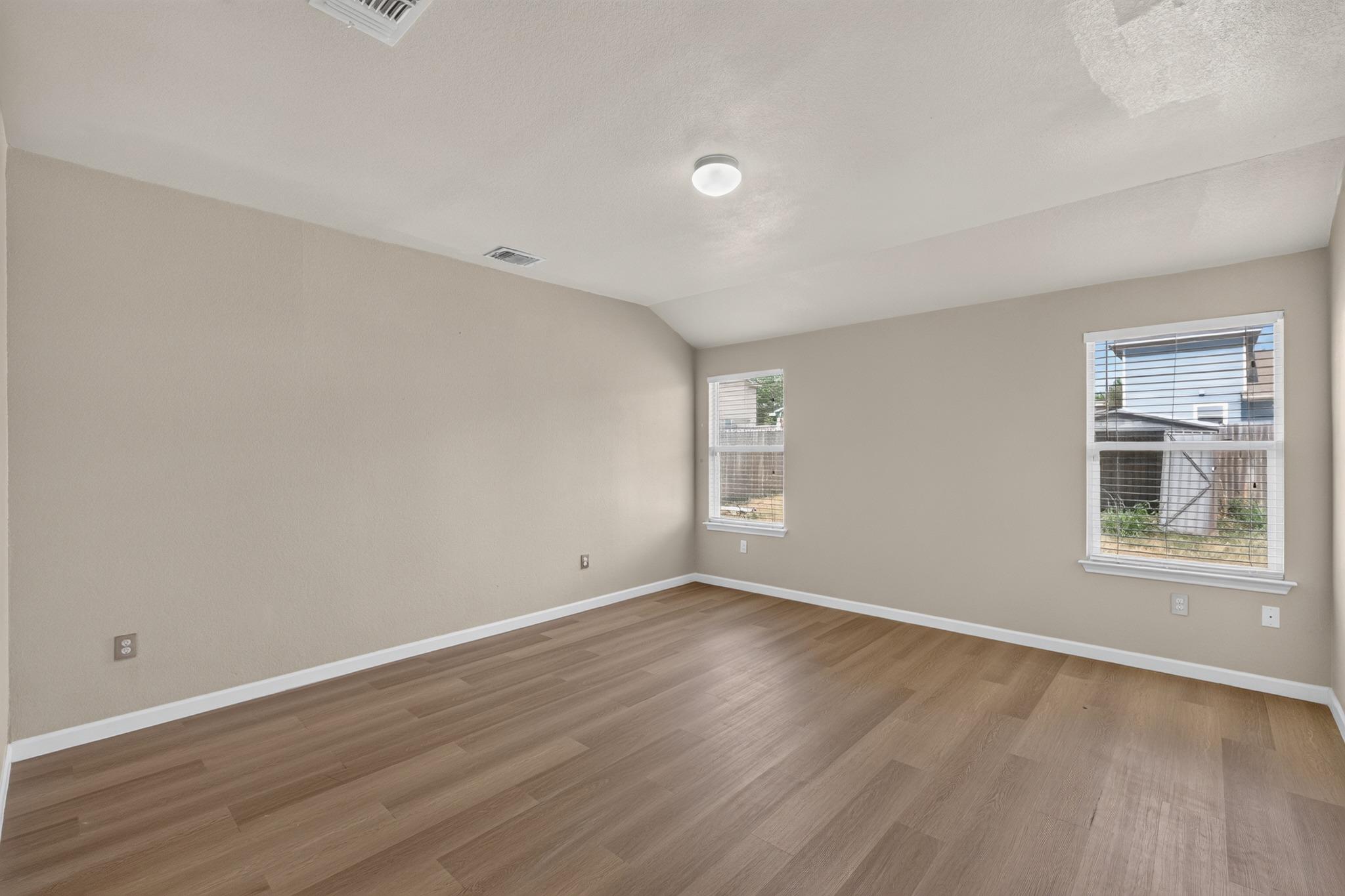 19021 Great Falls Dr Property Photo 11