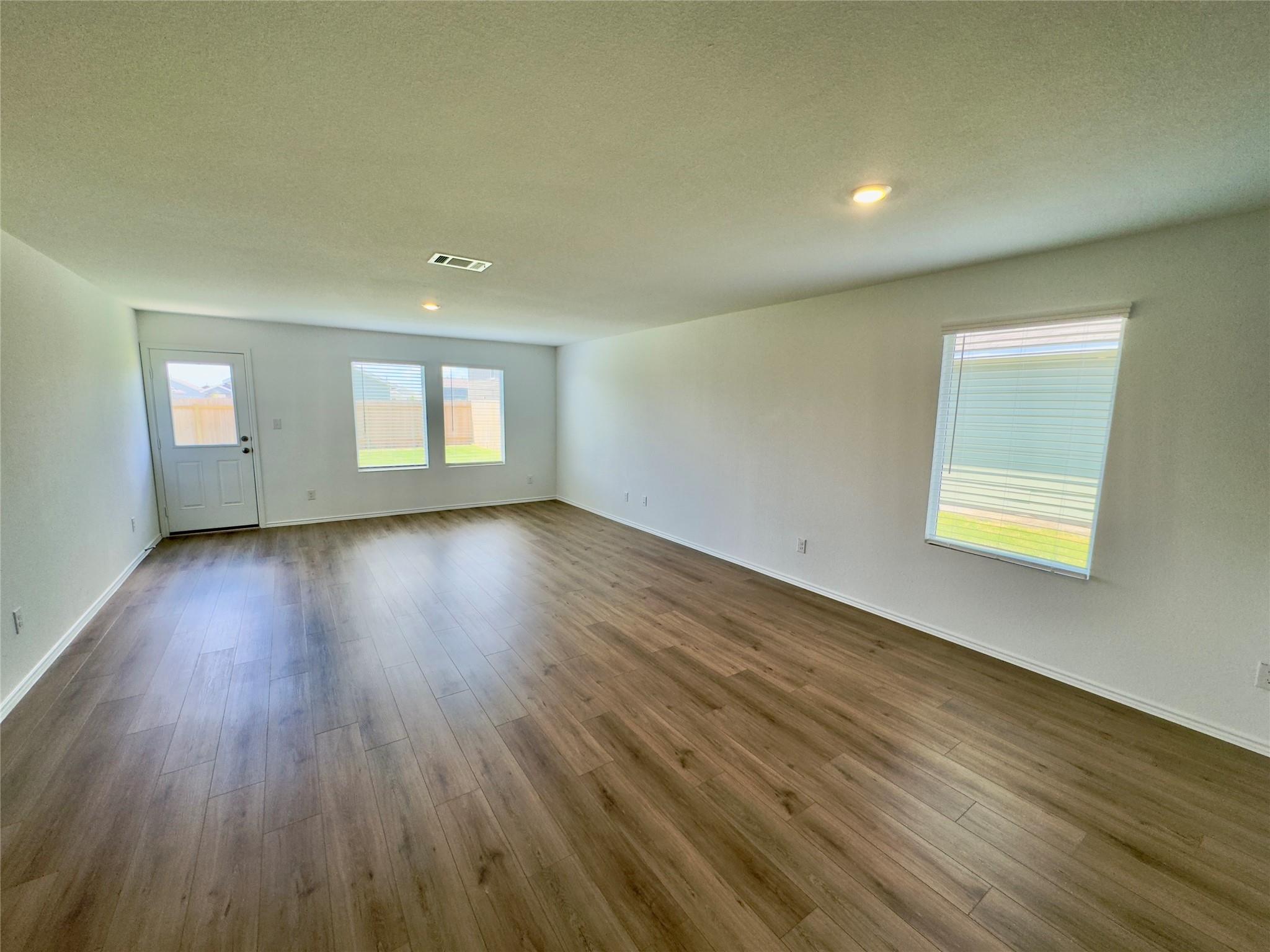 2221 Cumulus Ct Property Photo 6