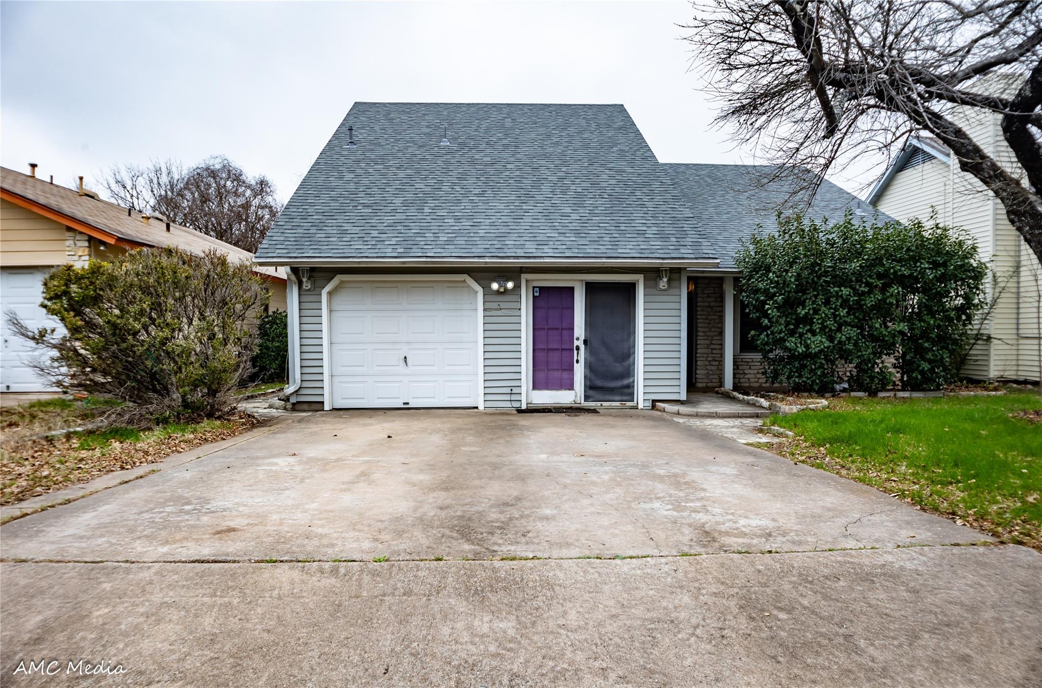 7503 Islander Dr Property Photo