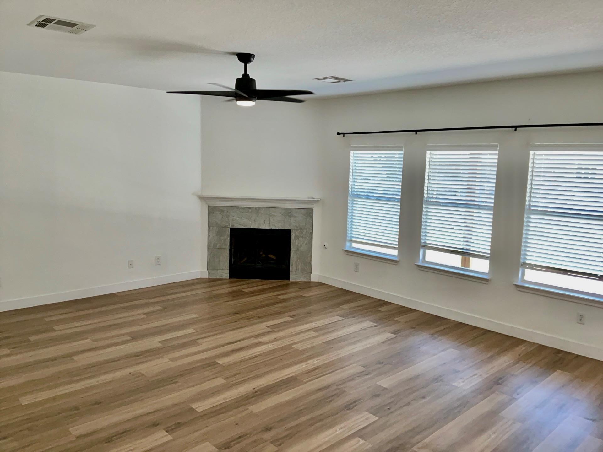 1405 Summercrest Blvd Property Photo 3