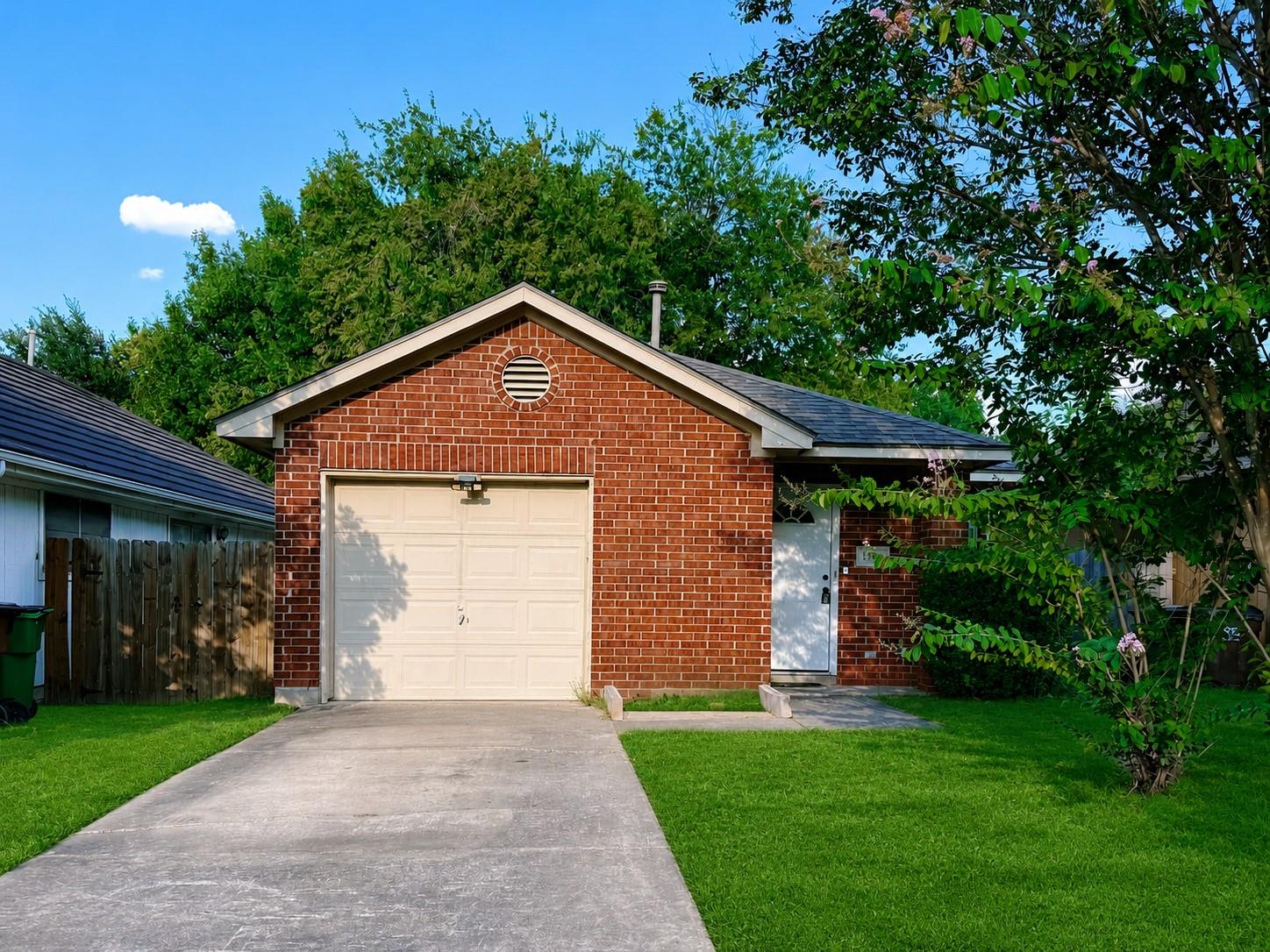1581 Parkfield Cir Property Photo 1