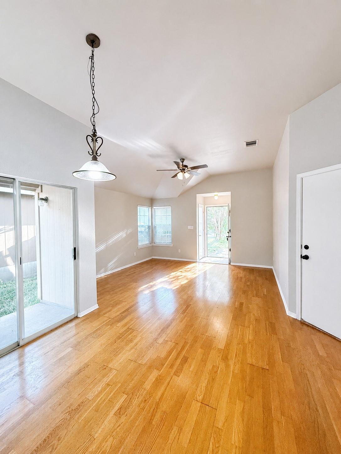 1581 Parkfield Cir Property Photo 2