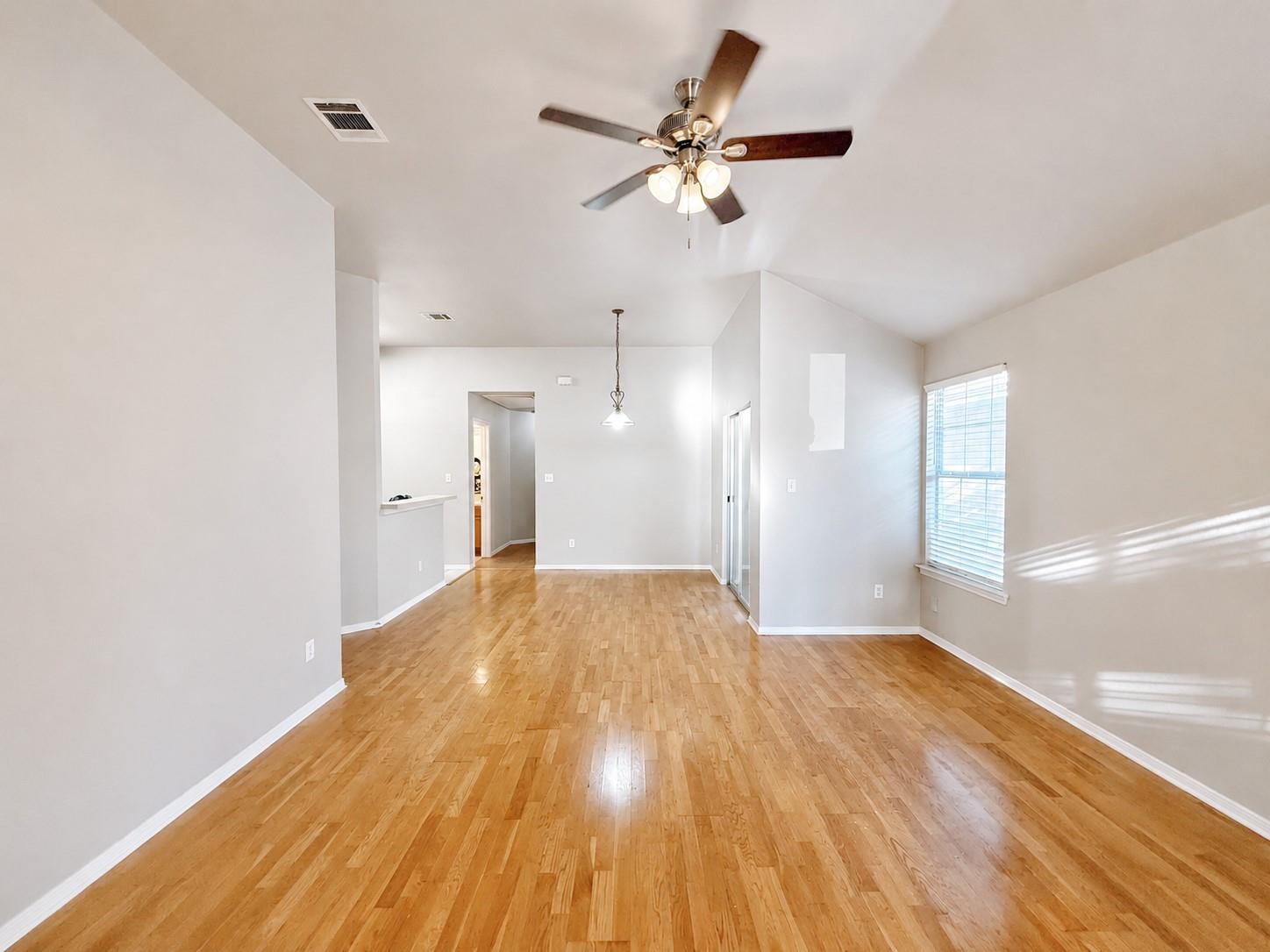 1581 Parkfield Cir Property Photo 3