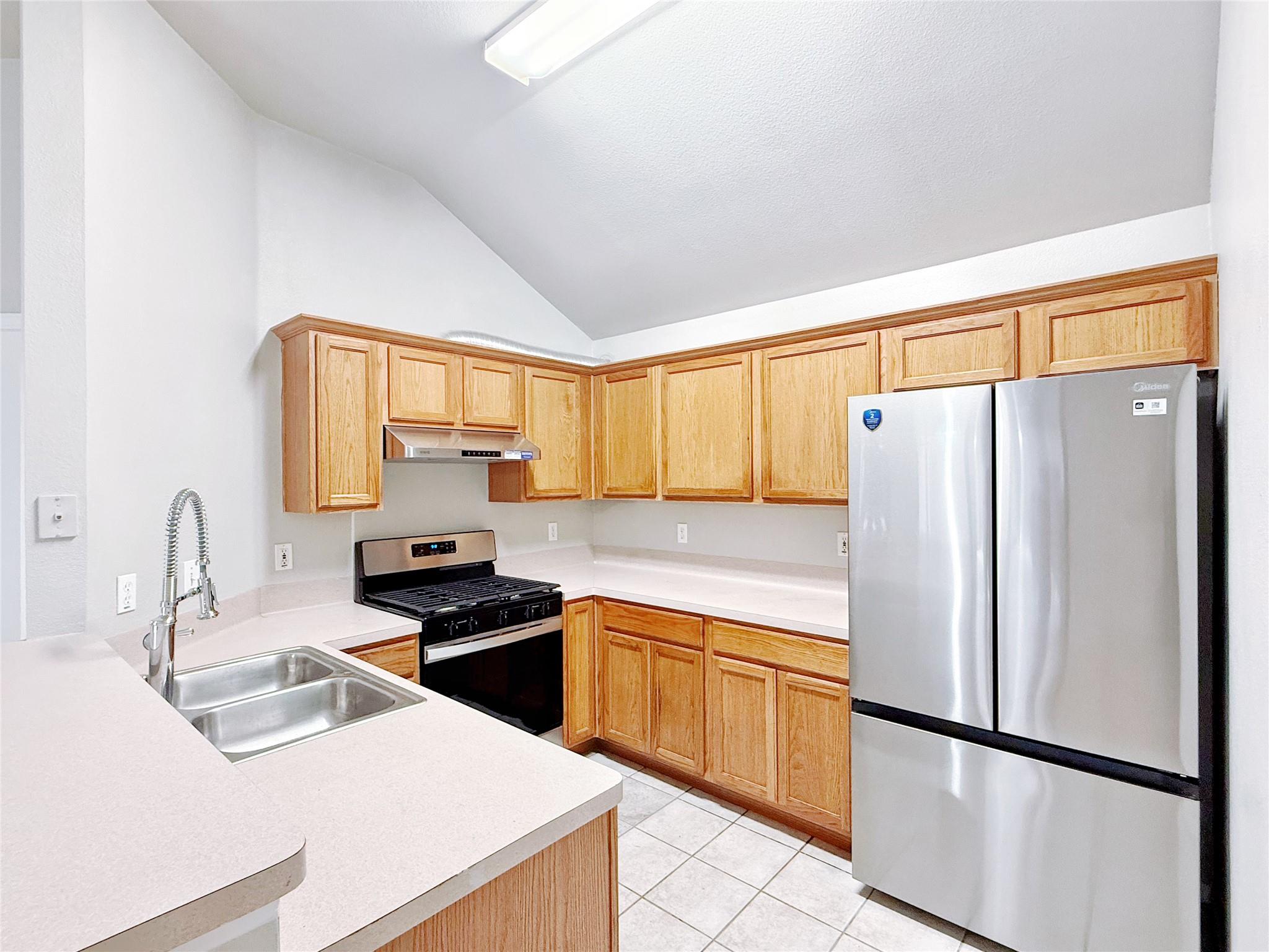 1581 Parkfield Cir Property Photo 5