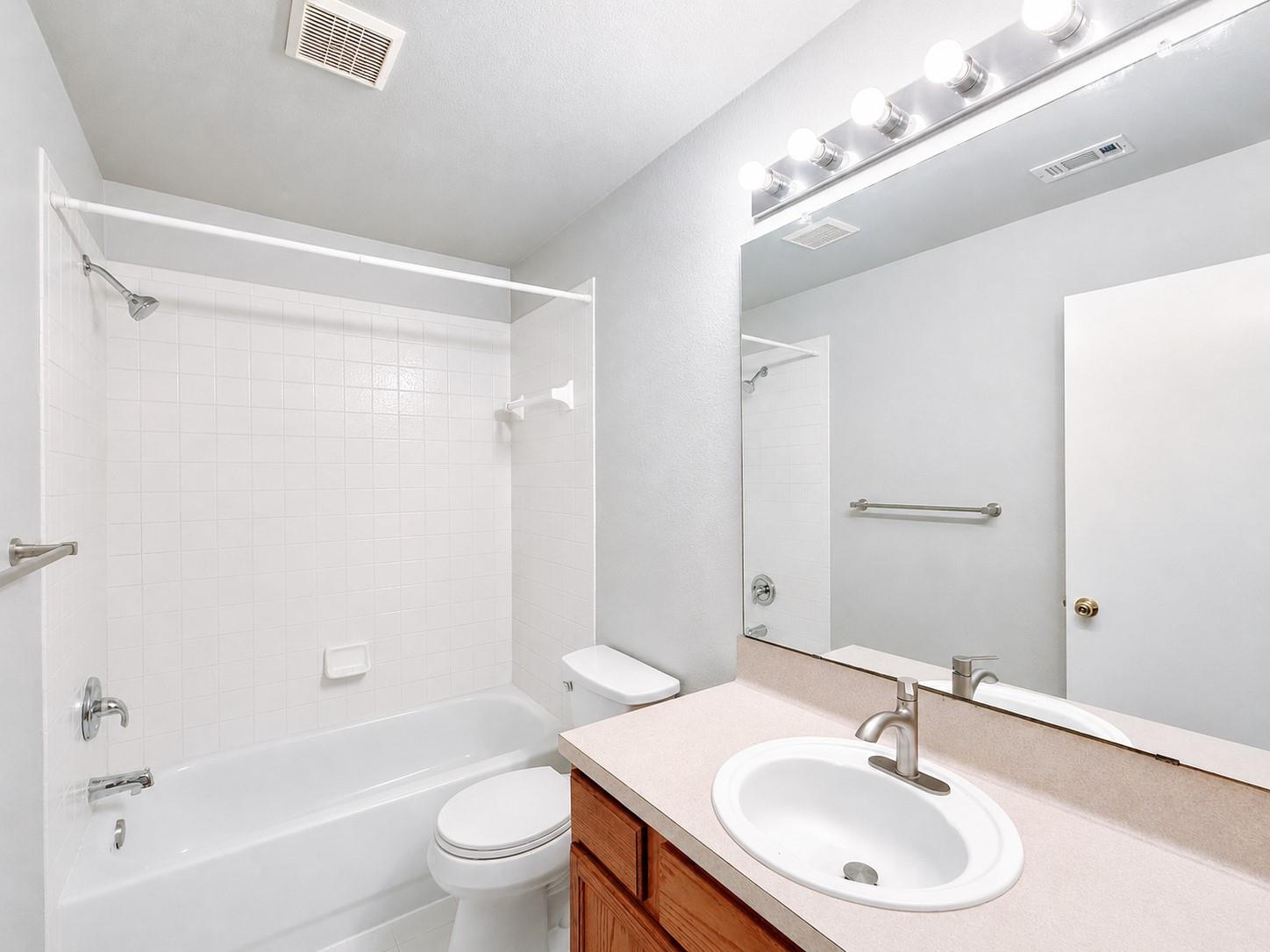 1581 Parkfield Cir Property Photo 6