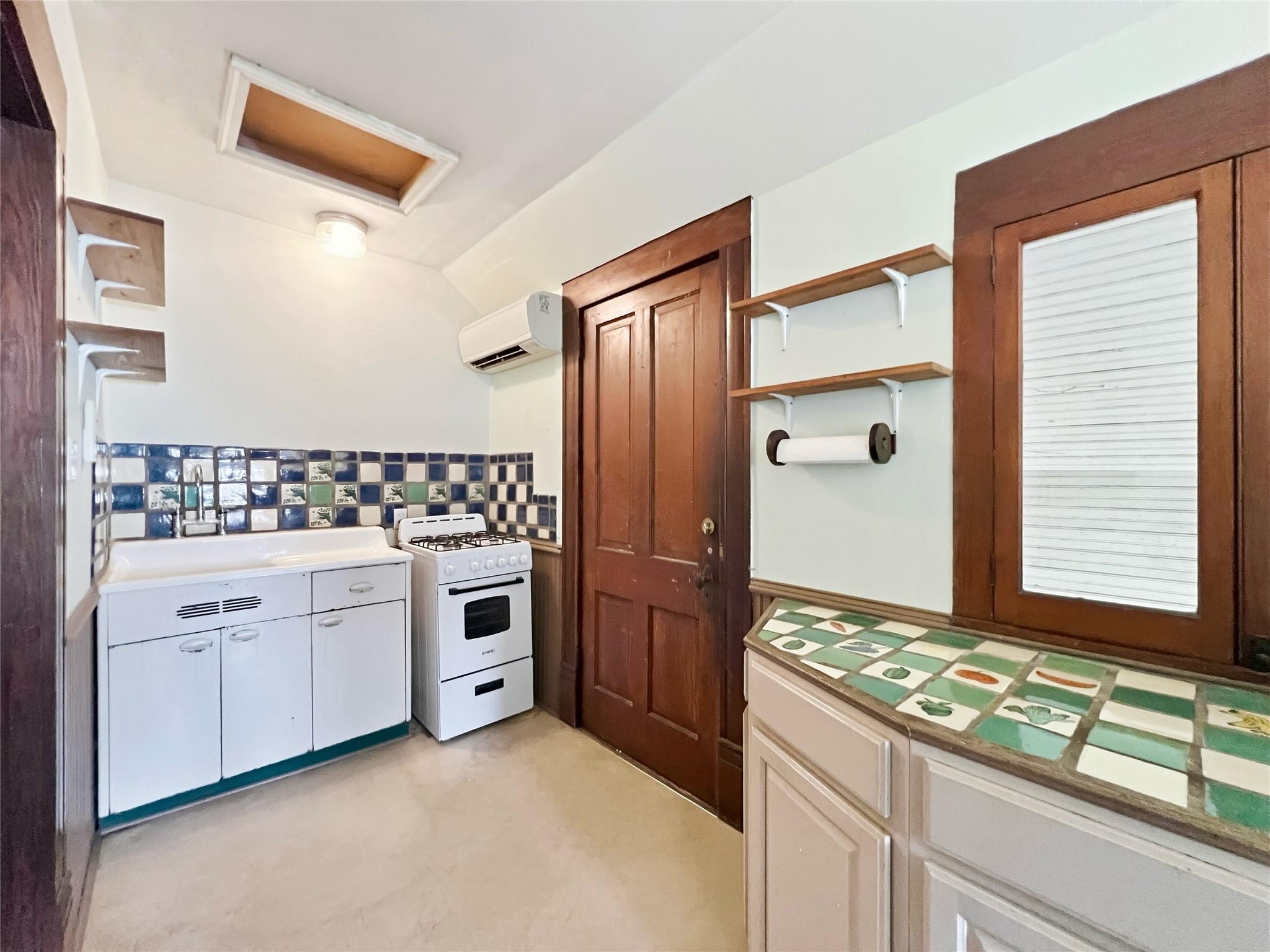 1010 Willow St #b Property Photo 2