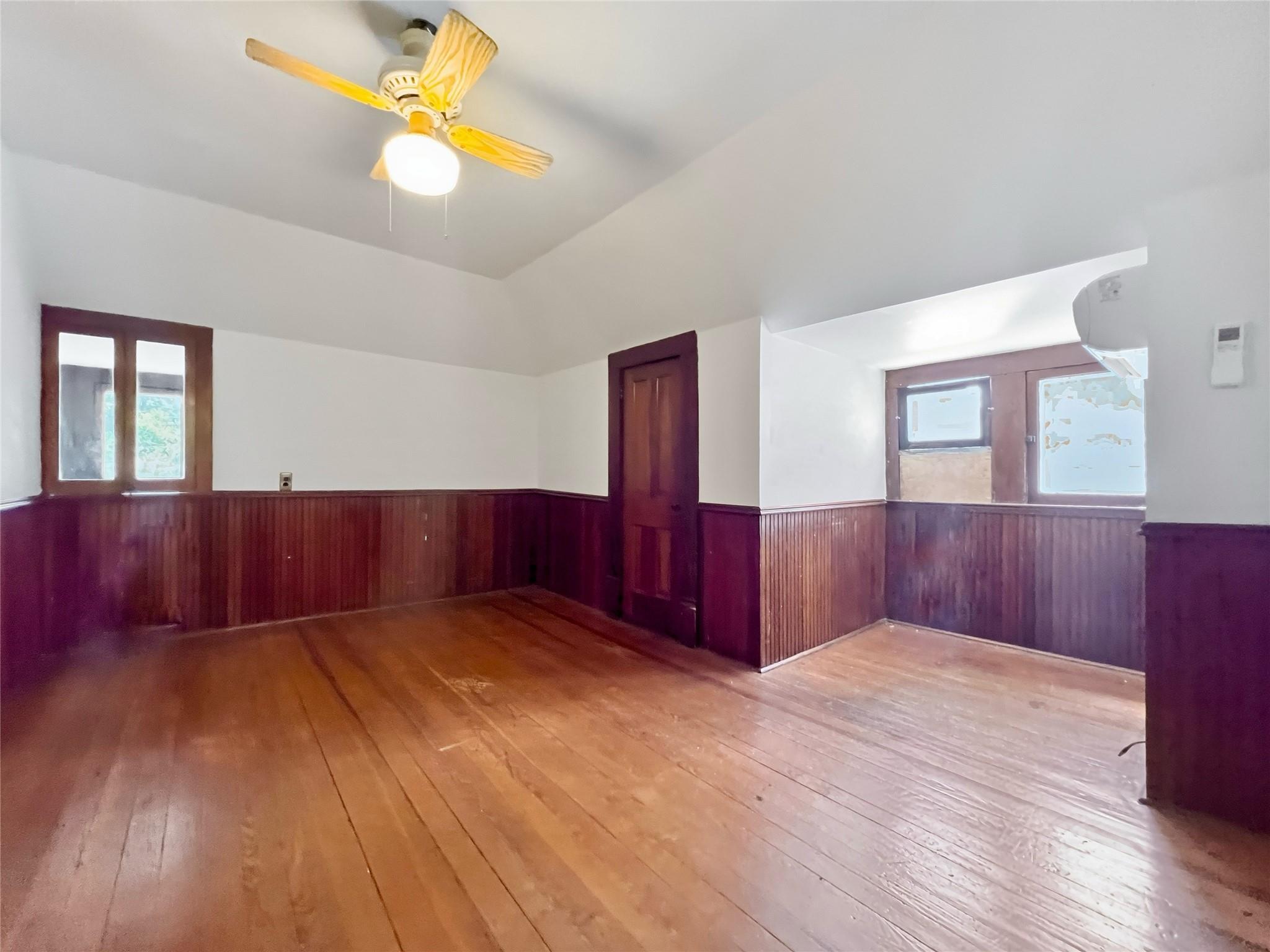 1010 Willow St #b Property Photo 4