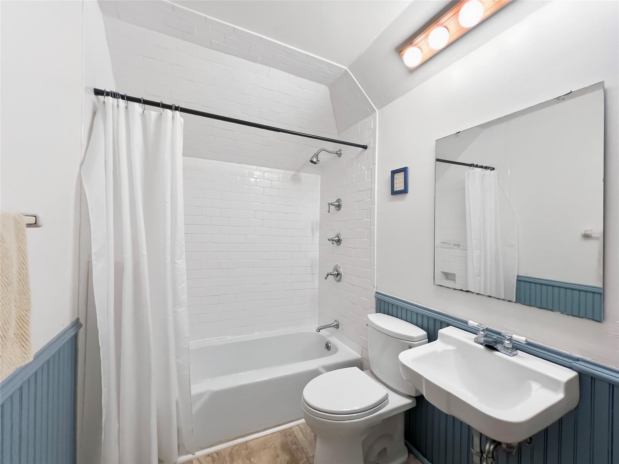 1010 Willow St #b Property Photo 6