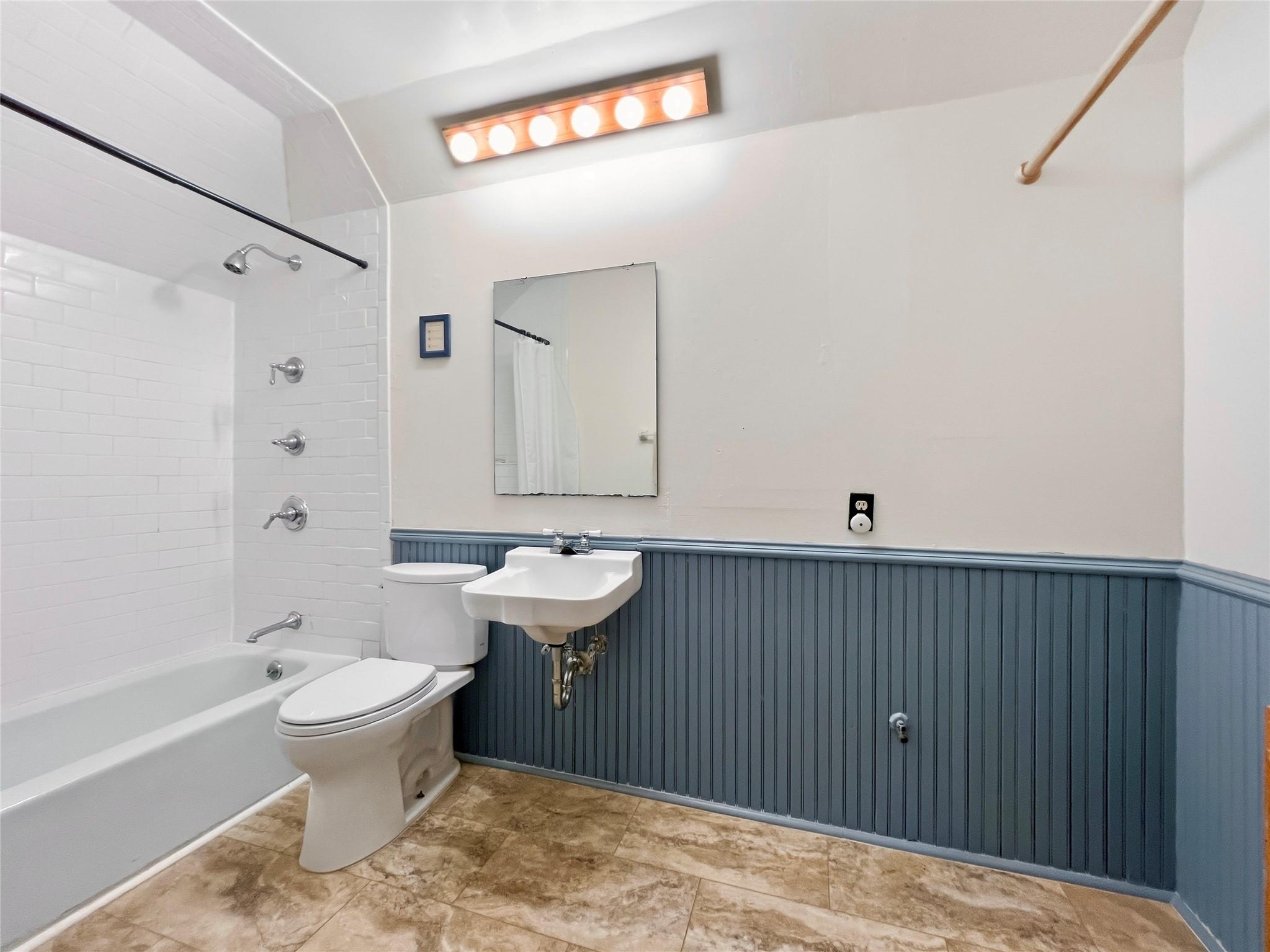 1010 Willow St #b Property Photo 7