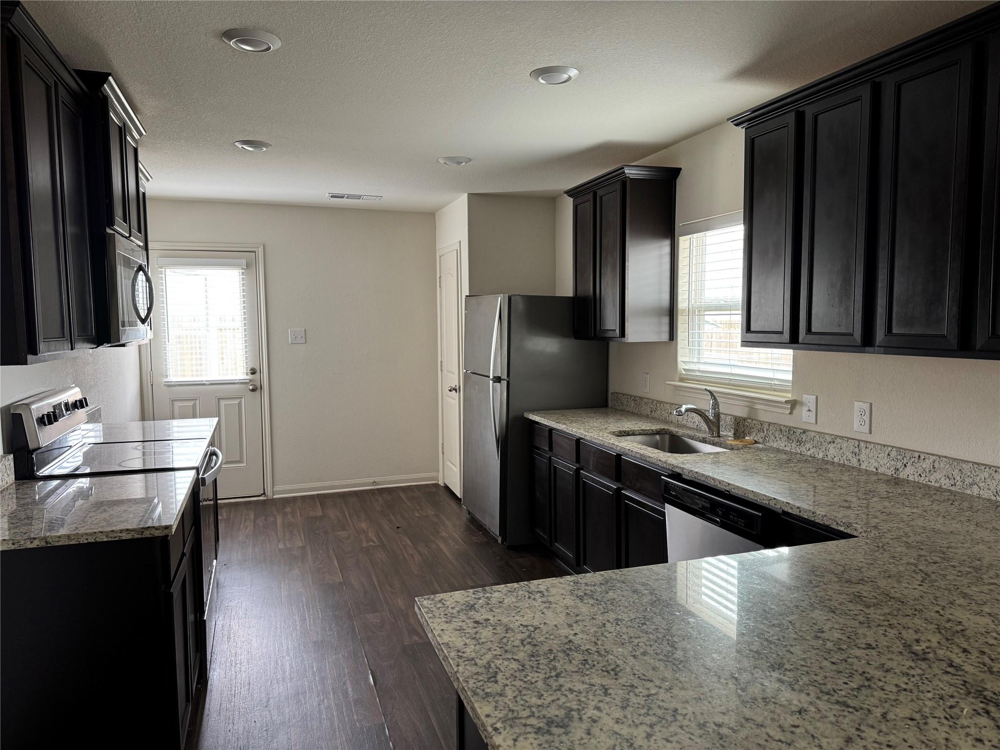 117 Allington Cir Property Photo 3