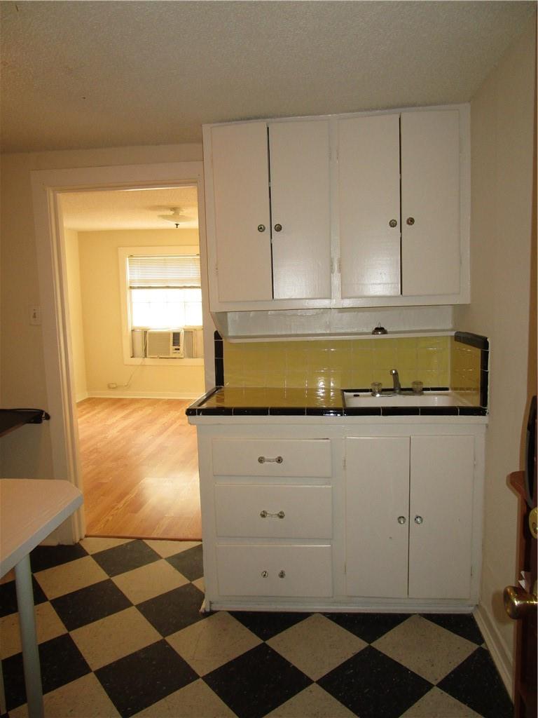908 W 22nd St #e Property Photo 2