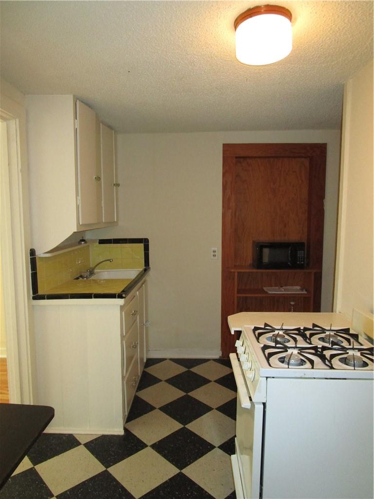 908 W 22nd St #e Property Photo 3