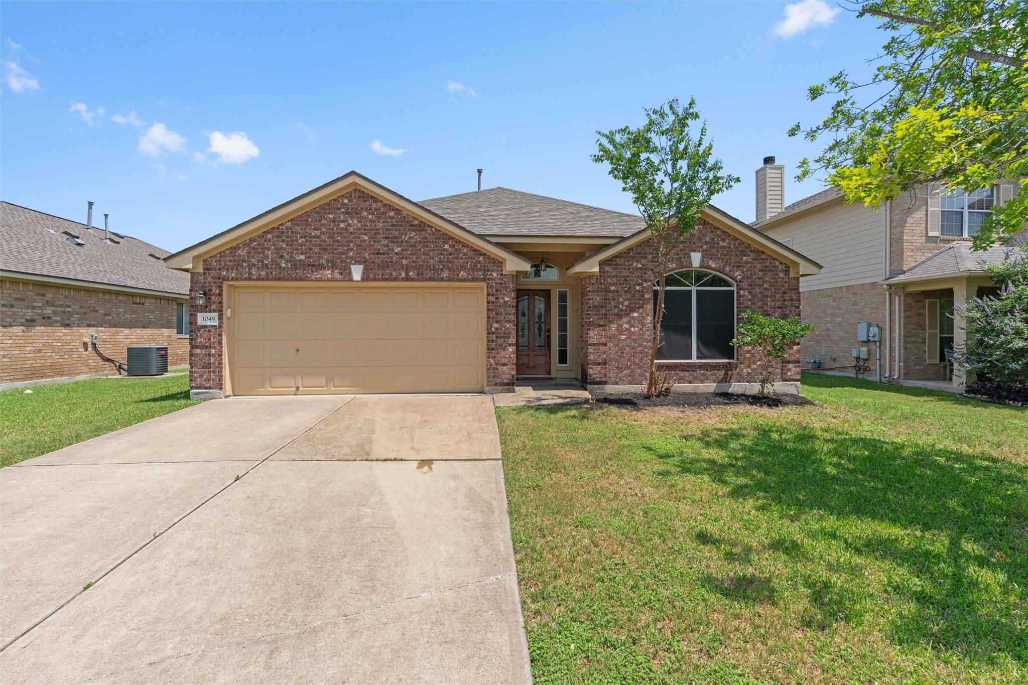 1049 Regency Ln Property Photo 2