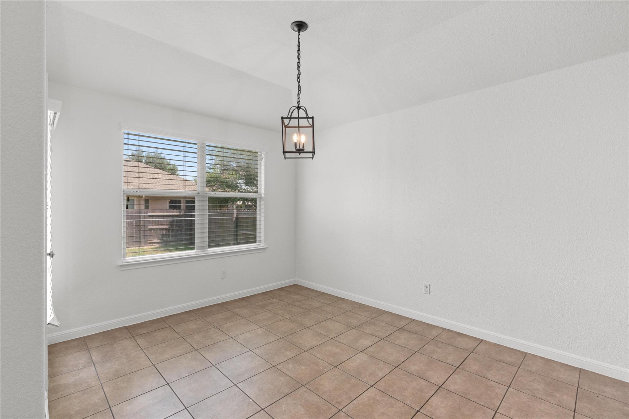 1049 Regency Ln Property Photo 7