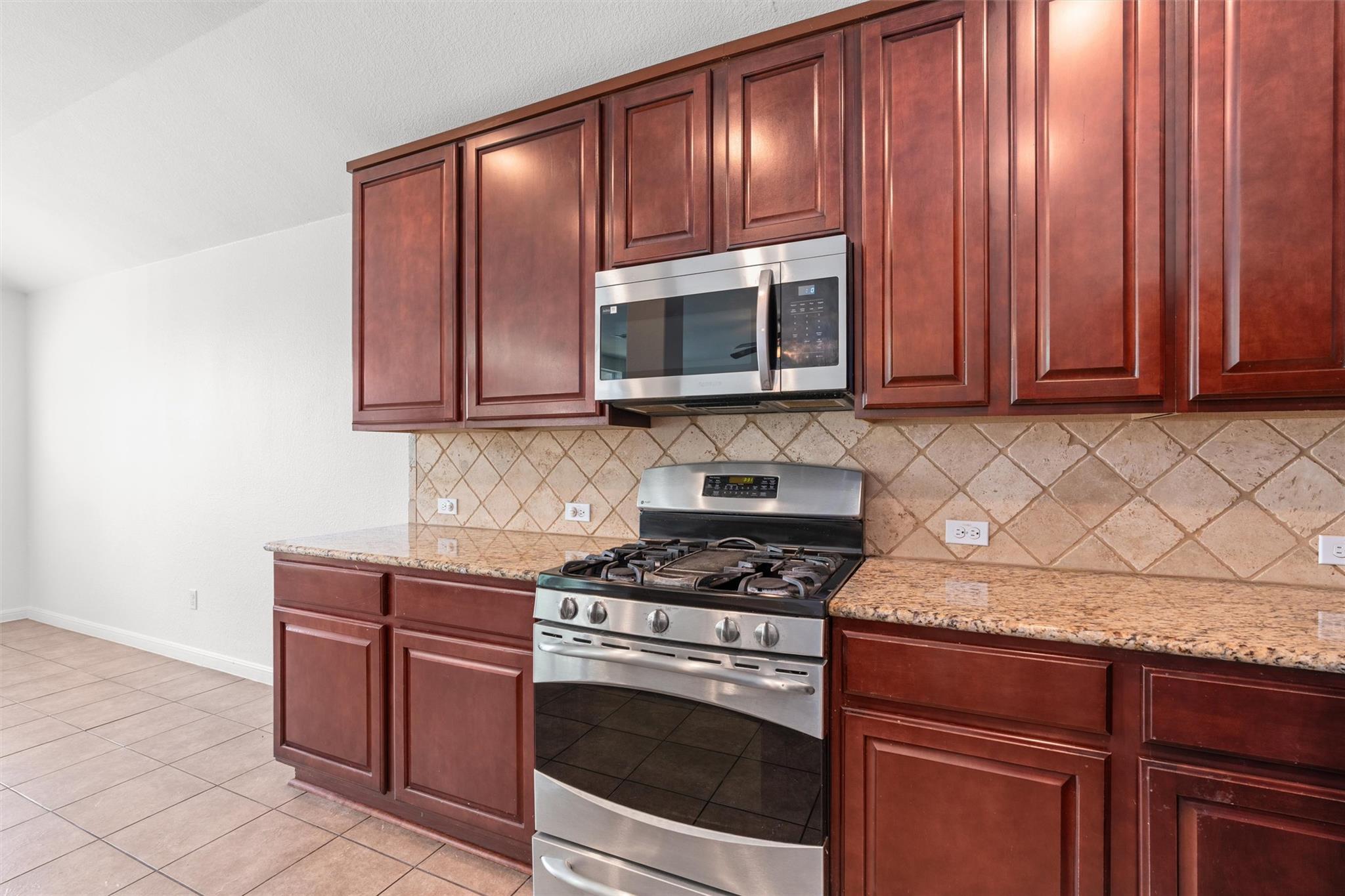 1049 Regency Ln Property Photo 11
