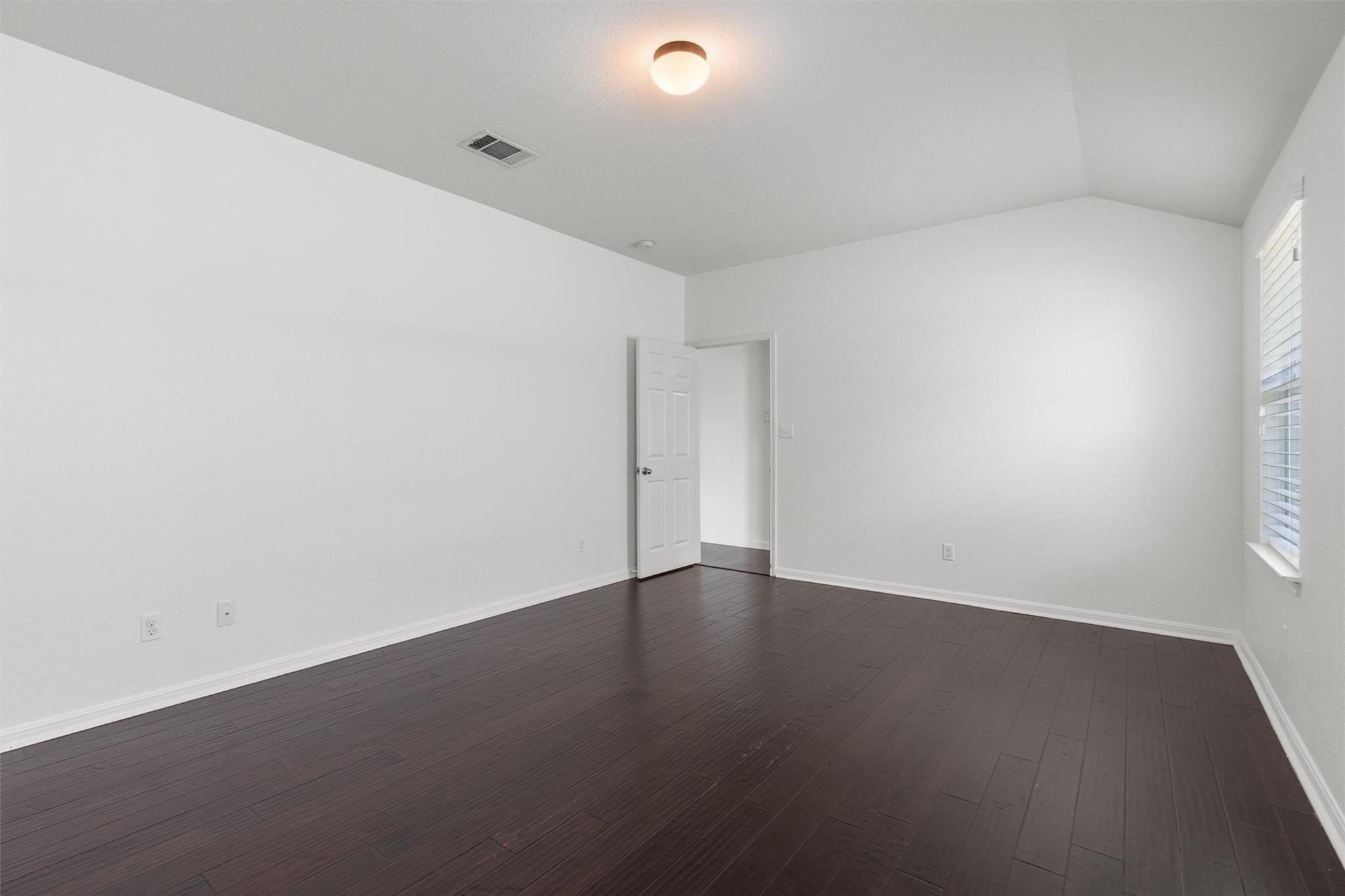 1049 Regency Ln Property Photo 13