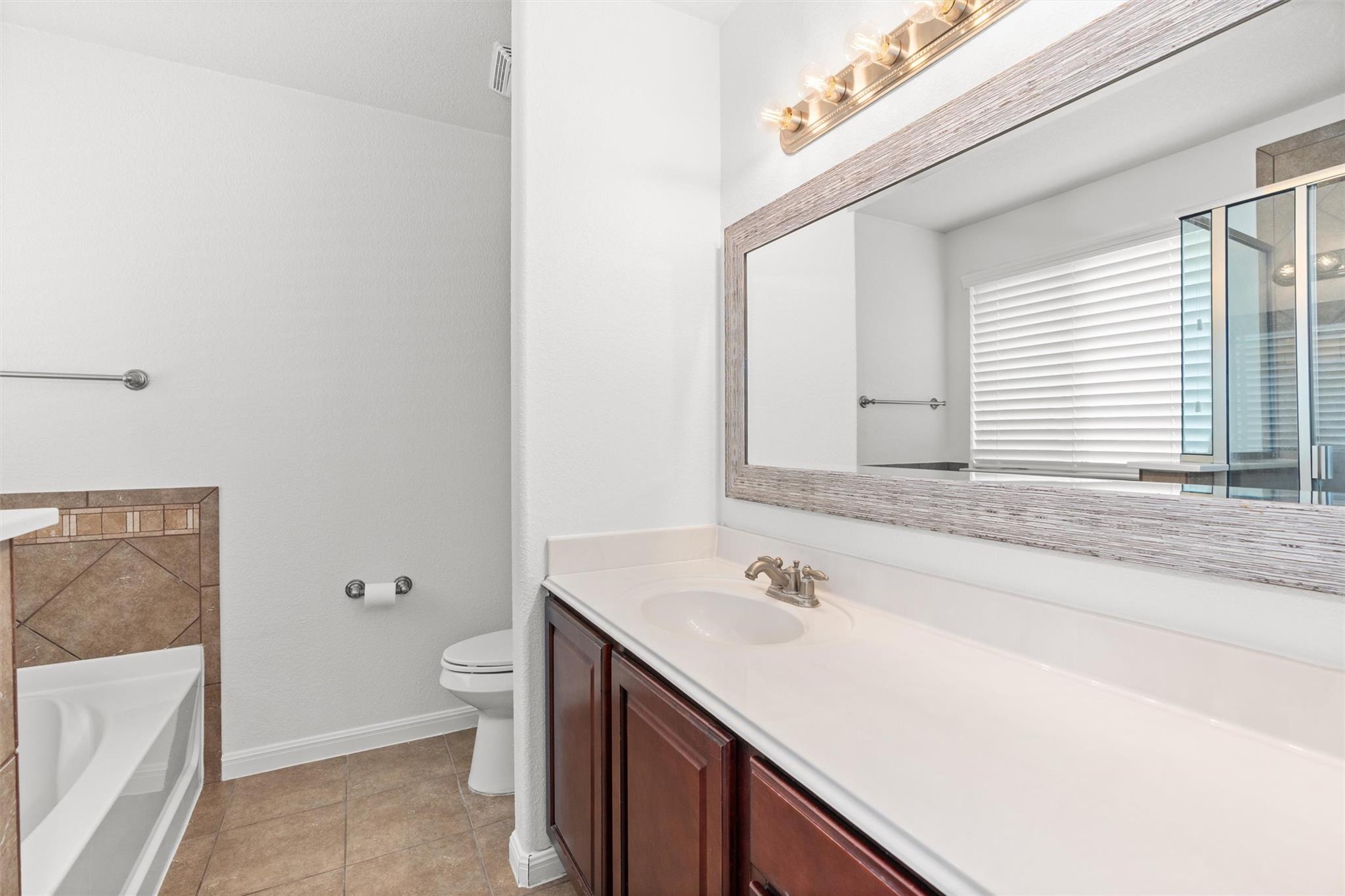 1049 Regency Ln Property Photo 14