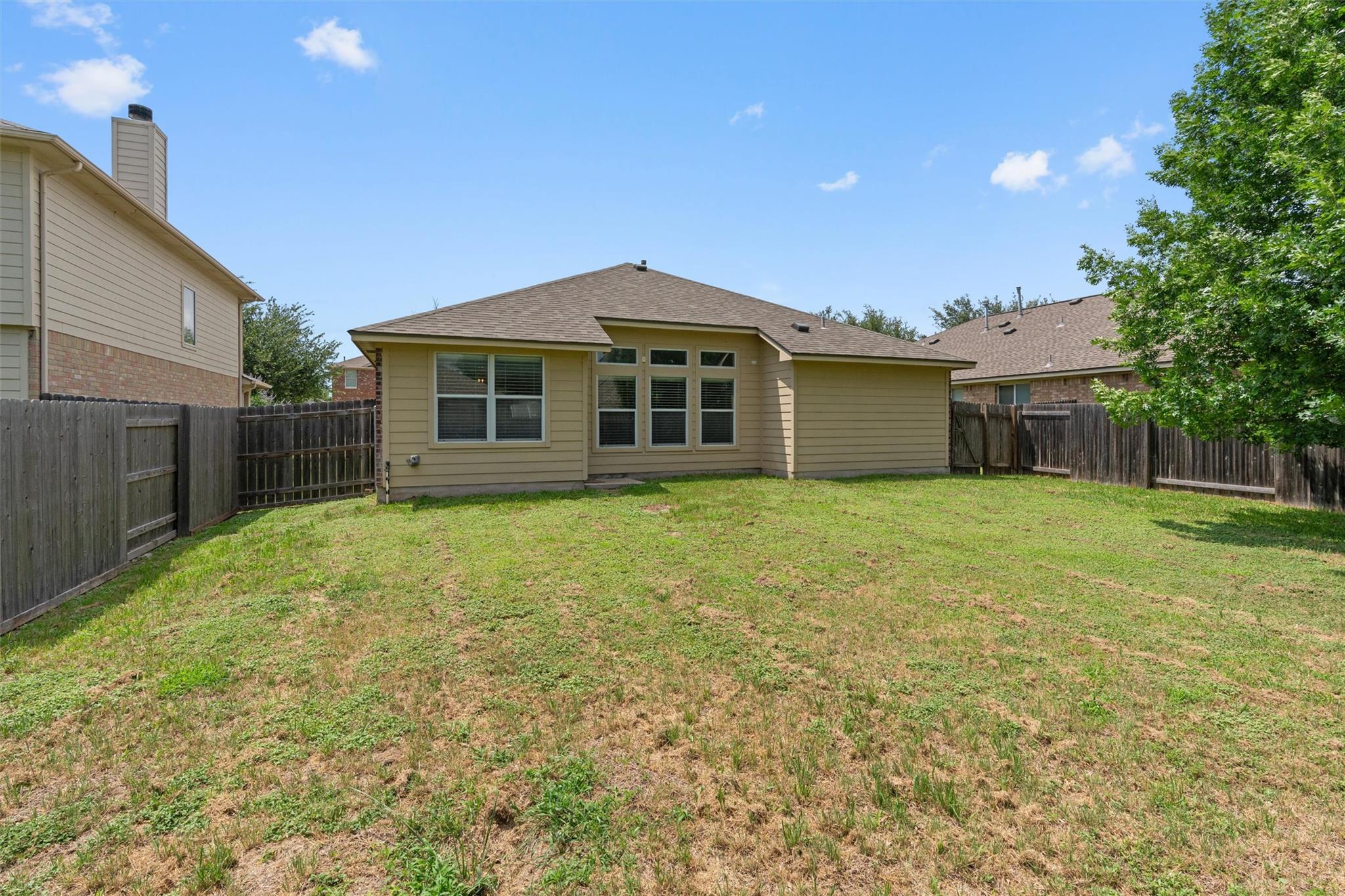 1049 Regency Ln Property Photo 25