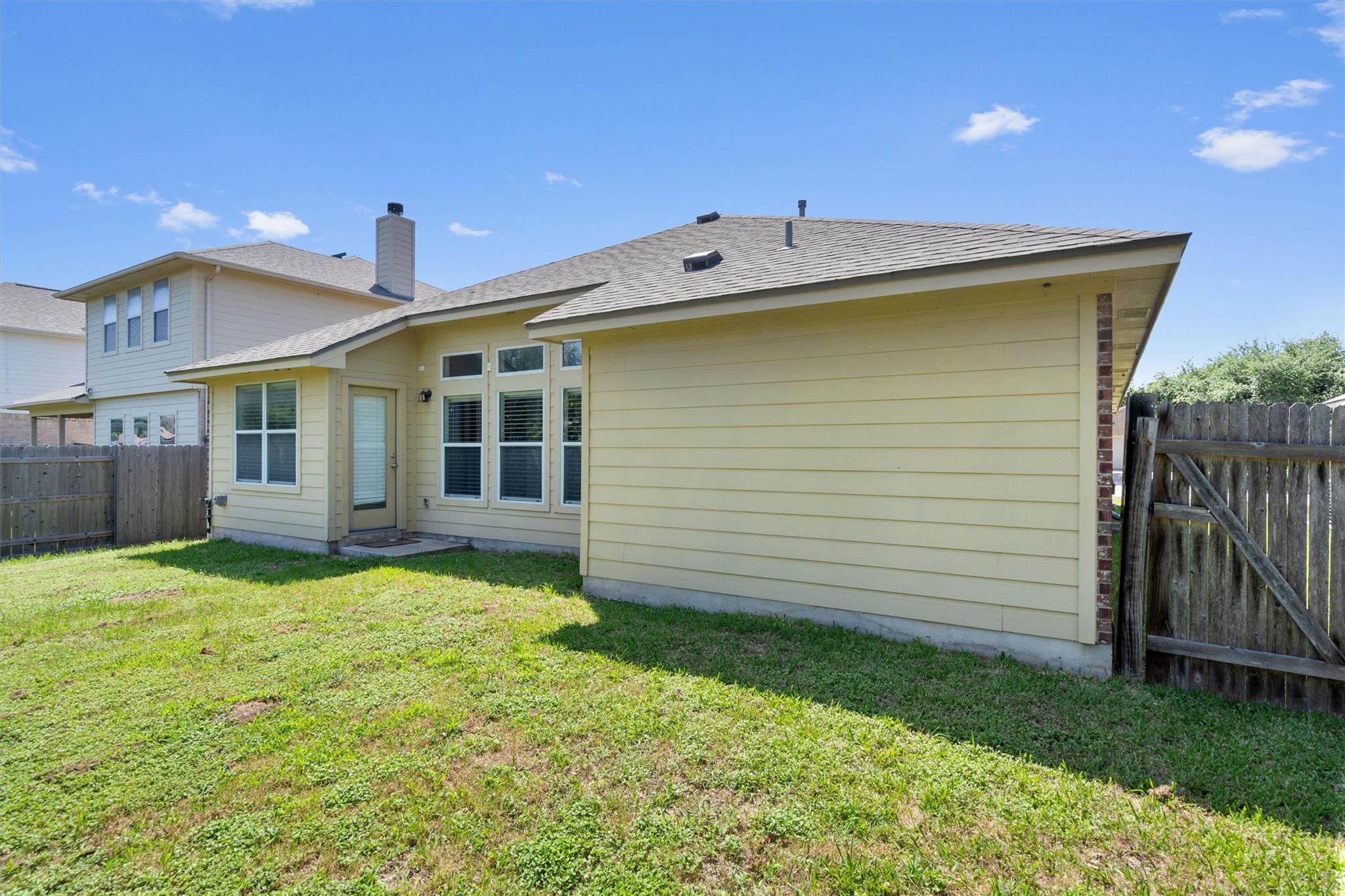 1049 Regency Ln Property Photo 26
