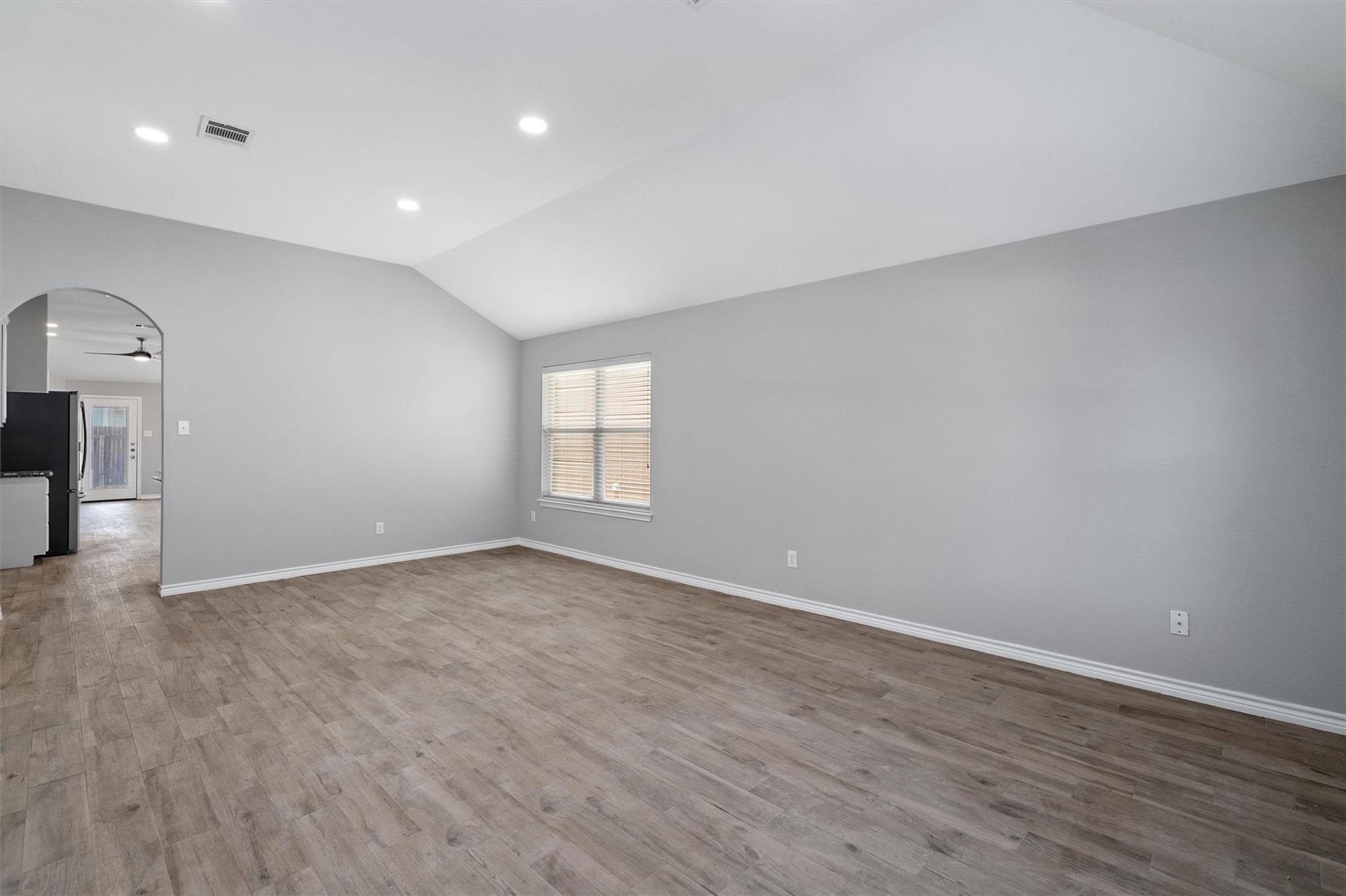 1083 Zeus Cir Property Photo 5
