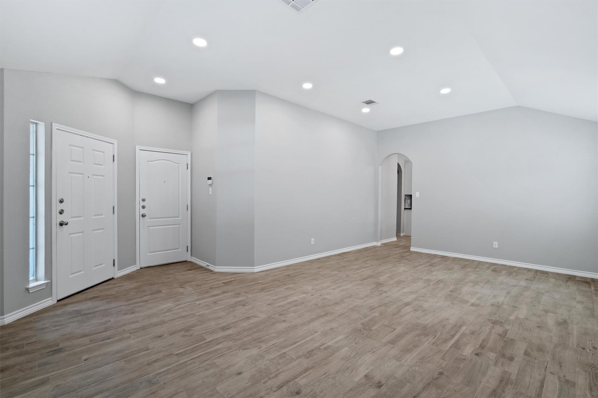 1083 Zeus Cir Property Photo 6
