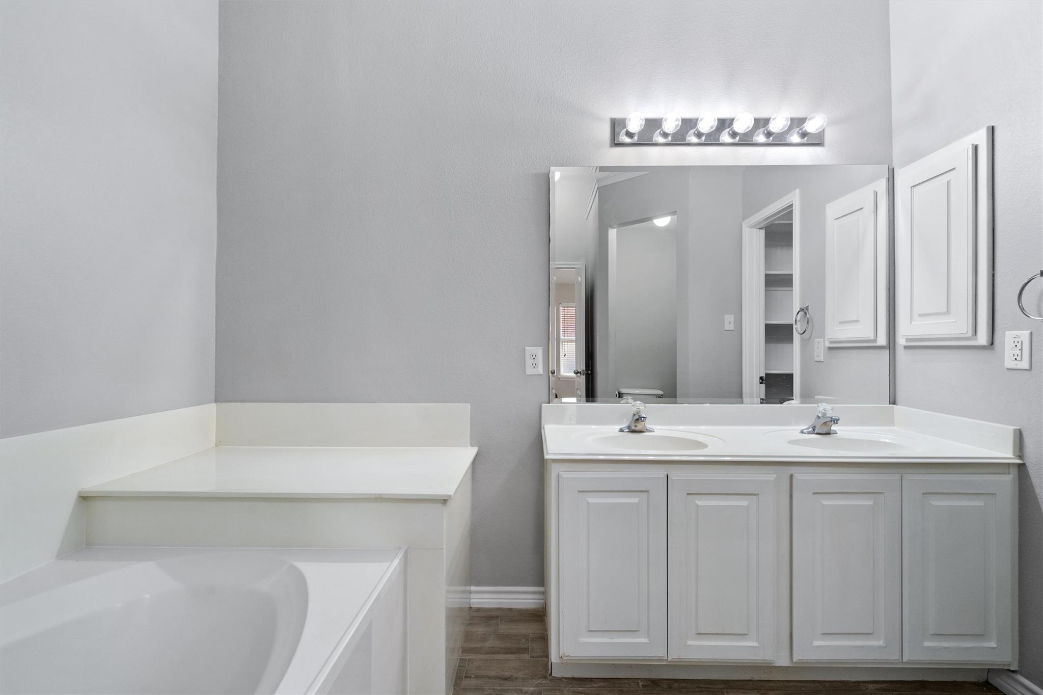 1083 Zeus Cir Property Photo 18