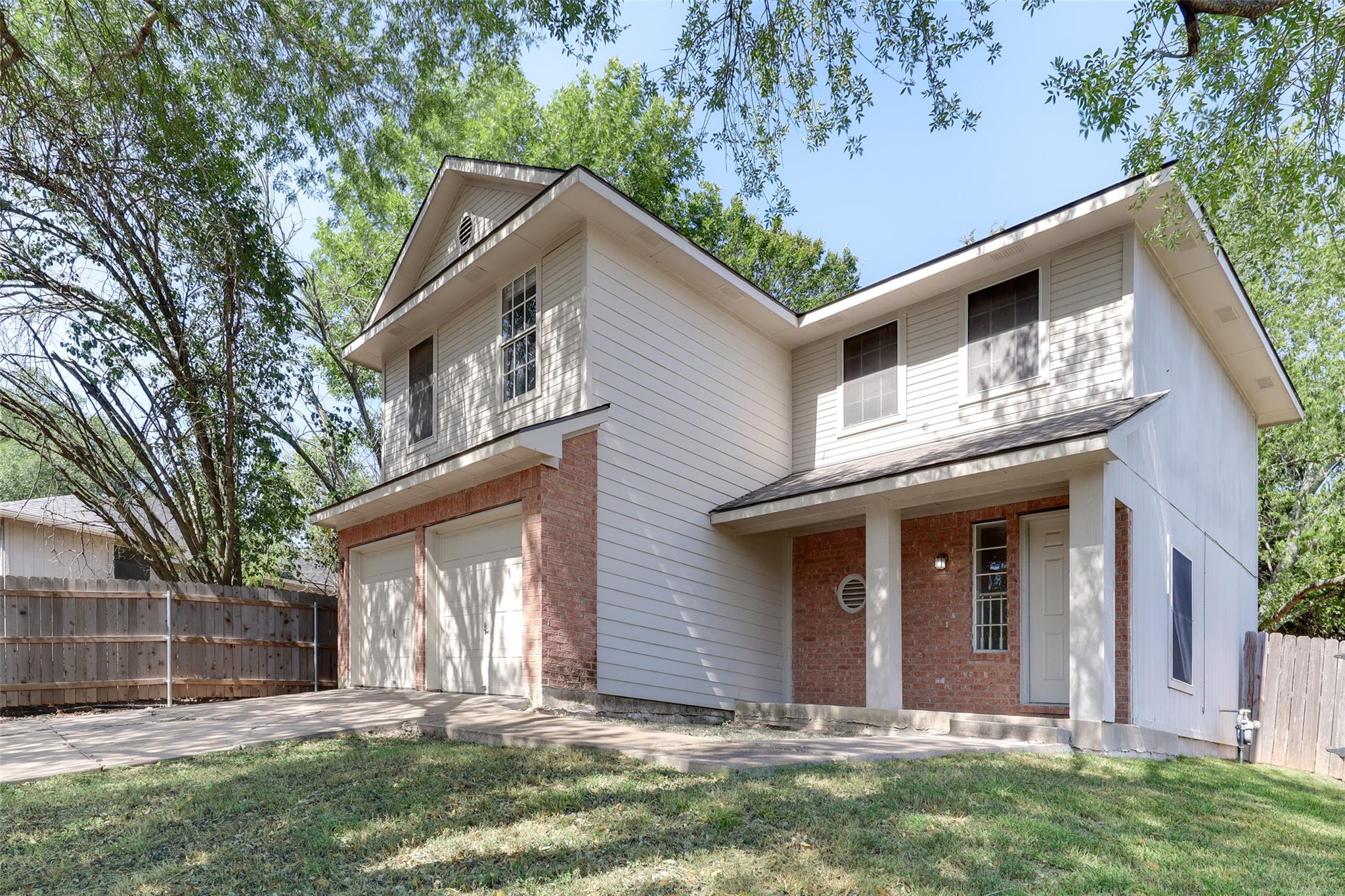5805 Lark Creek Dr Property Photo 2