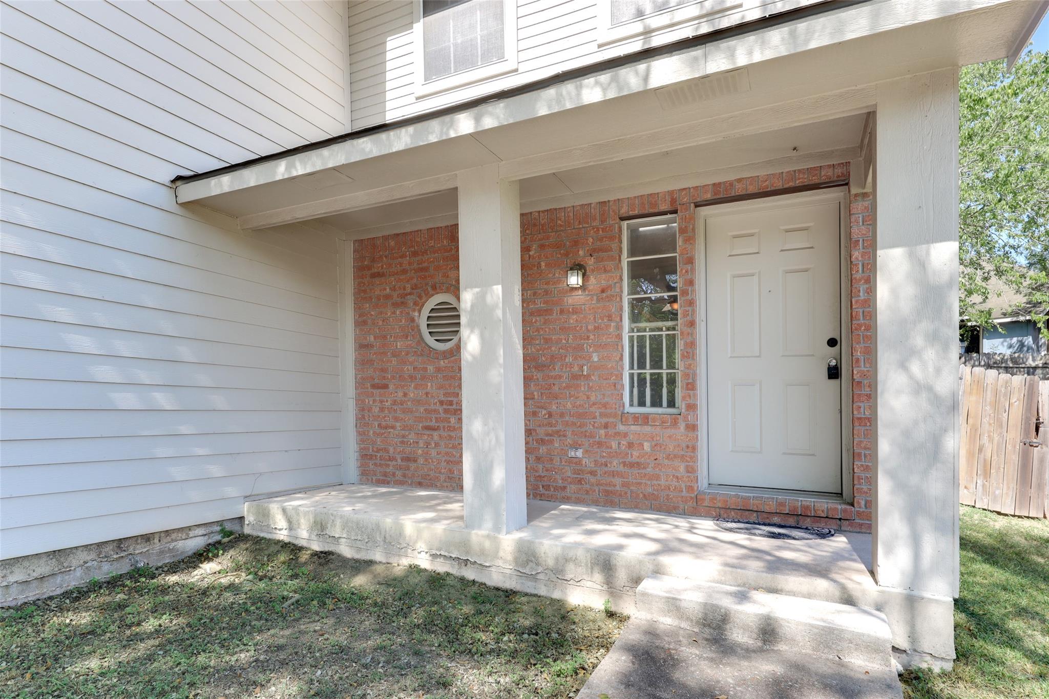 5805 Lark Creek Dr Property Photo 3