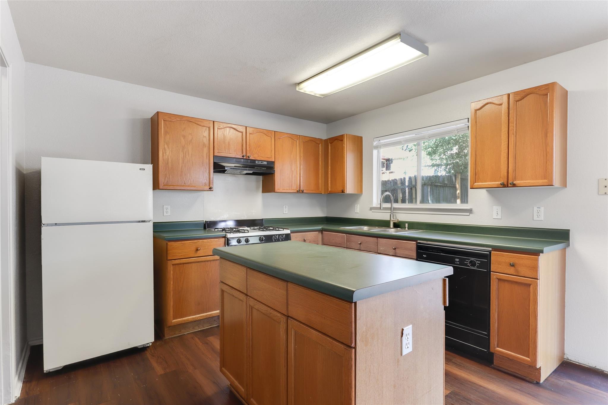 5805 Lark Creek Dr Property Photo 7