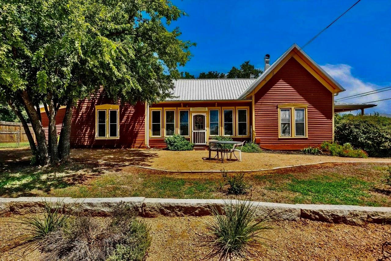 1307 Wright St Property Photo 3