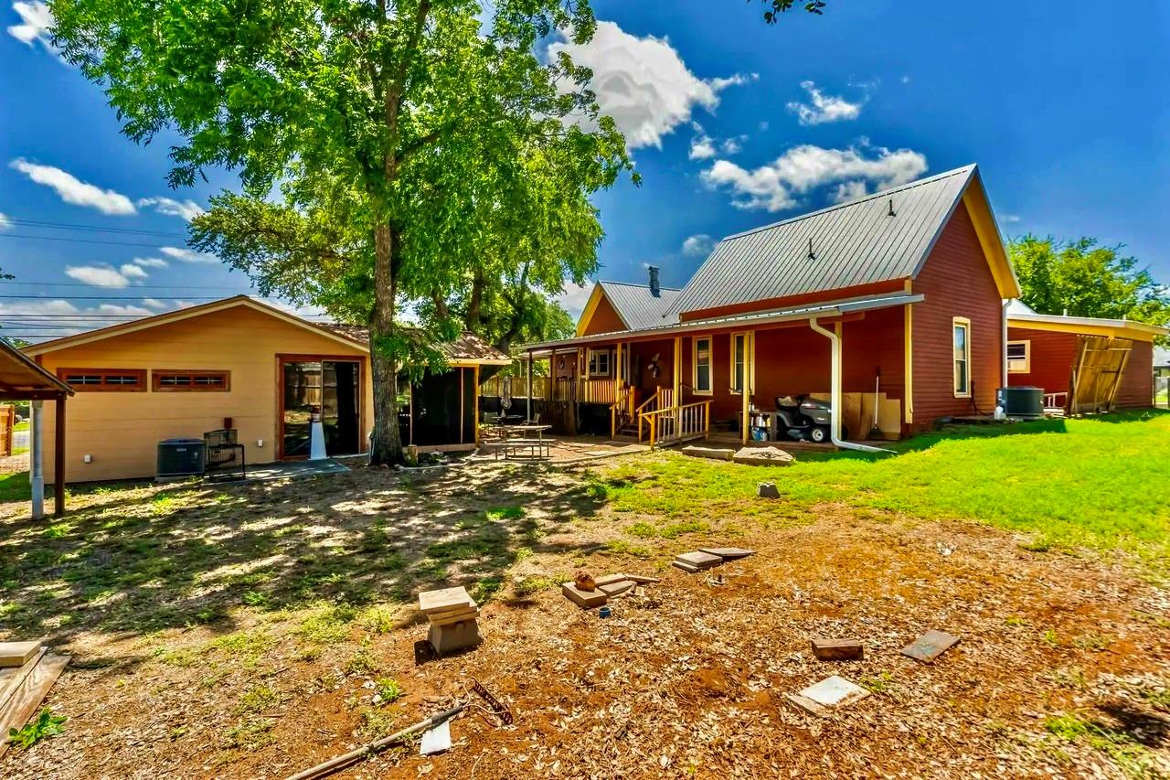 1307 Wright St Property Photo 4