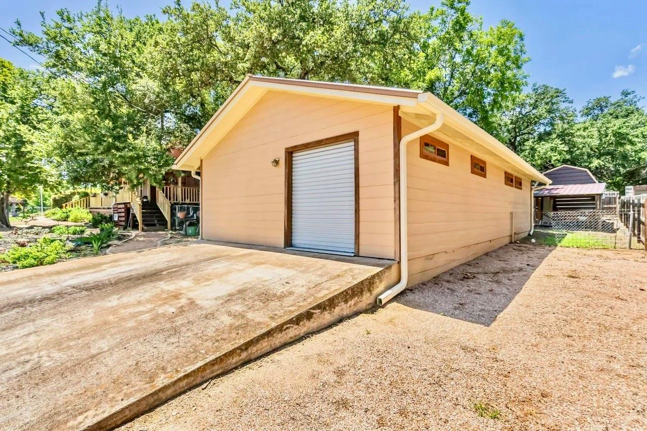 1307 Wright St Property Photo 9